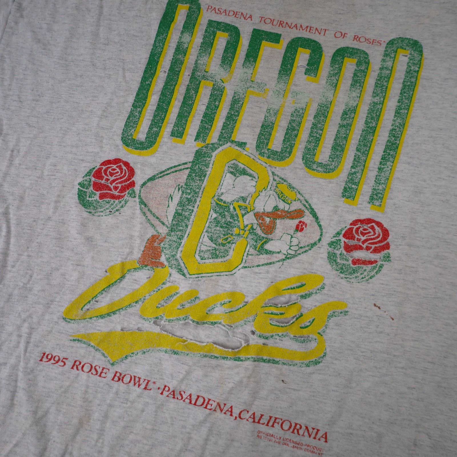 Vintage VTG Distressed UO 1995 Rose Bowl Graphic T Shirt Size US XL / EU 56 / 4 - 4 Thumbnail