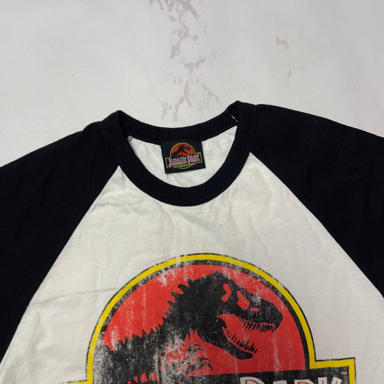 Vintage Vintage Jurassic Park White/Black T-Shirt M Size y2k Size US S / EU 44-46 / 1 - 7 Thumbnail