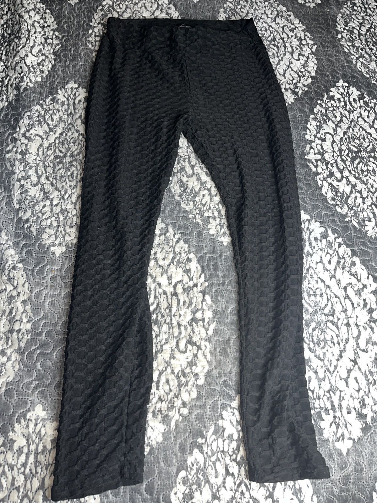 Other High-Rise Black Textured Leggings Size 42" / US 20 - 2 Thumbnail