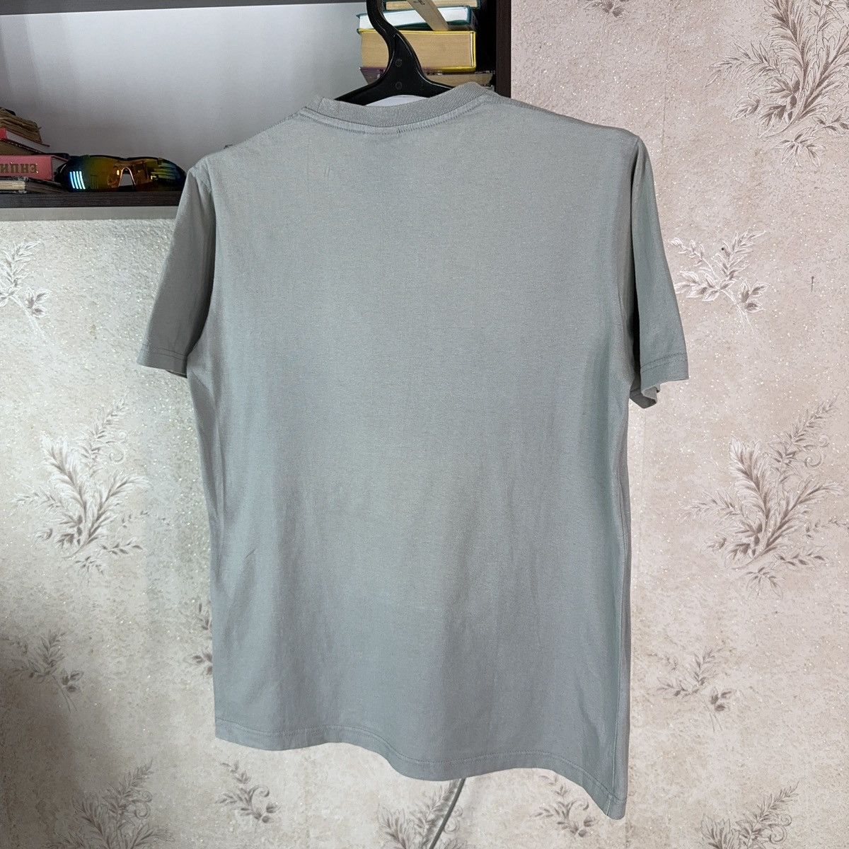 Other Banksy T shirt Art Flower bouquet Thrower molotov Rioter M Size US M / EU 48-50 / 2 - 14 Thumbnail