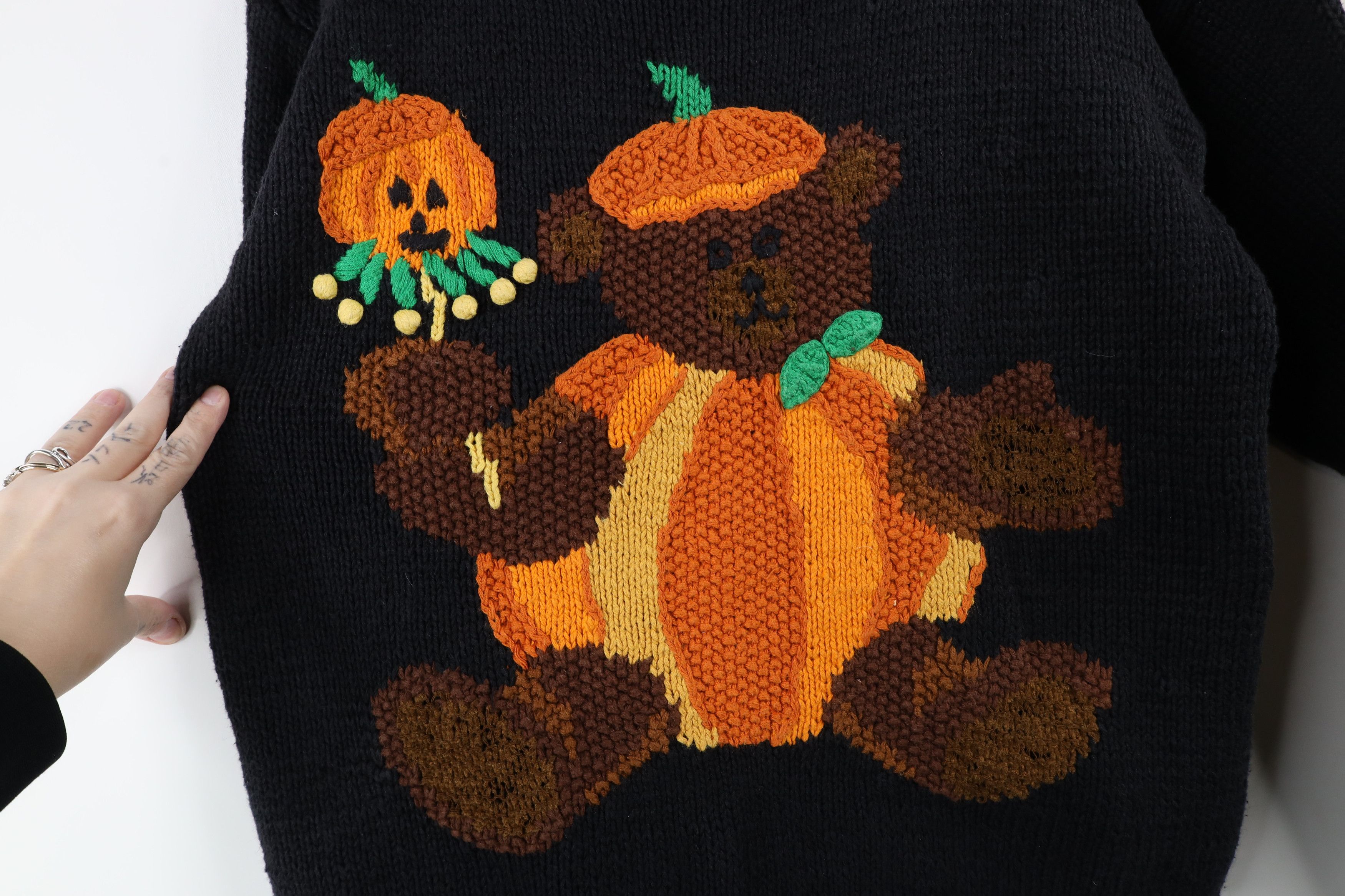 Vintage Vintage 90s Streetwear Halloween Pumpkin Bear Knit Sweater Size L / US 10 / IT 46 - 4 Thumbnail