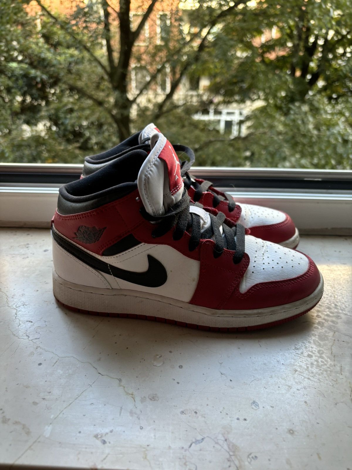 Nike Air Jordan 1 Mid Chicago Size US 7.5 / IT 37.5 - 4 Thumbnail