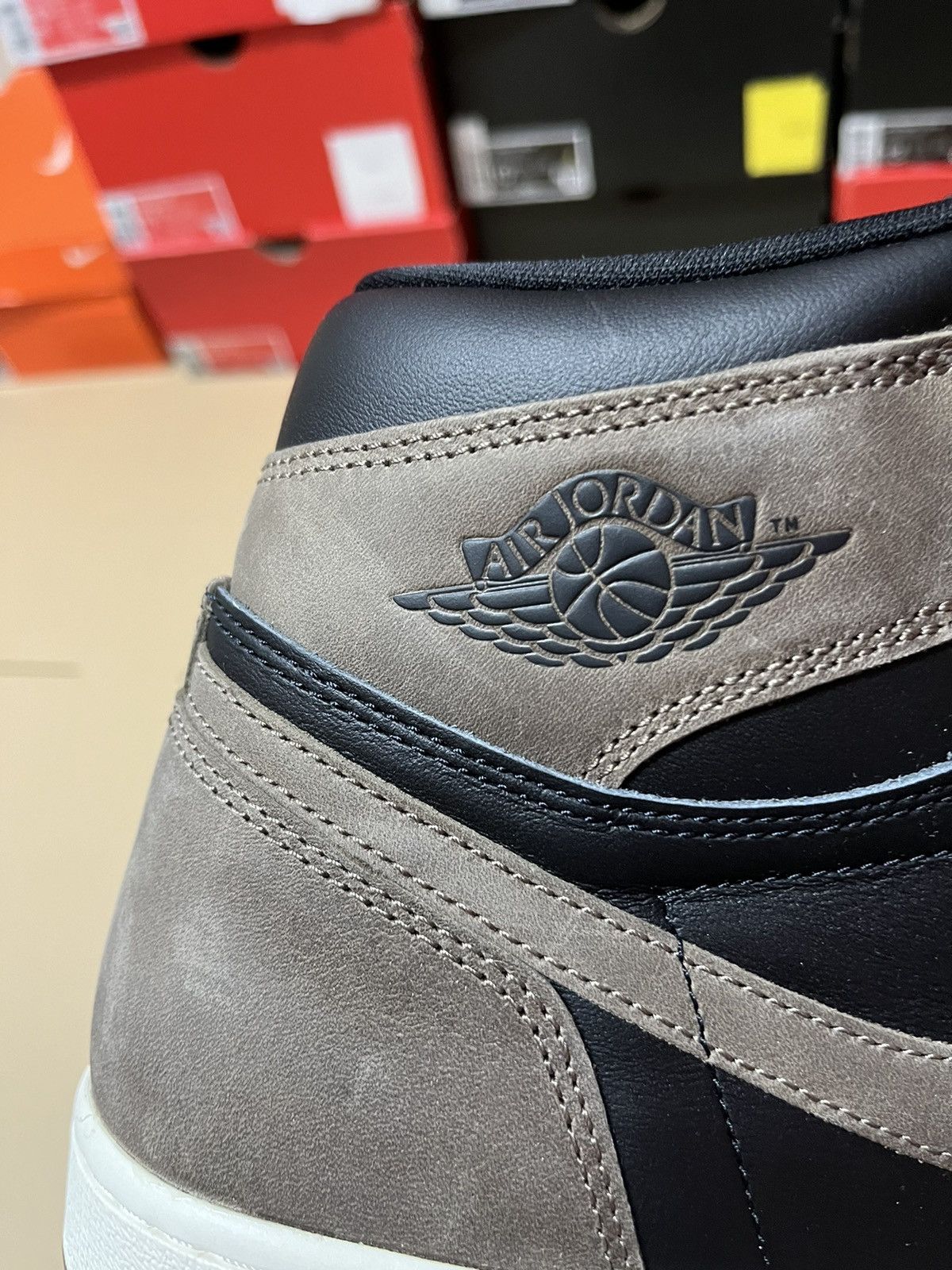 Nike Jordan 1 high og palomino Size US 10.5 / EU 43-44 - 8 Thumbnail