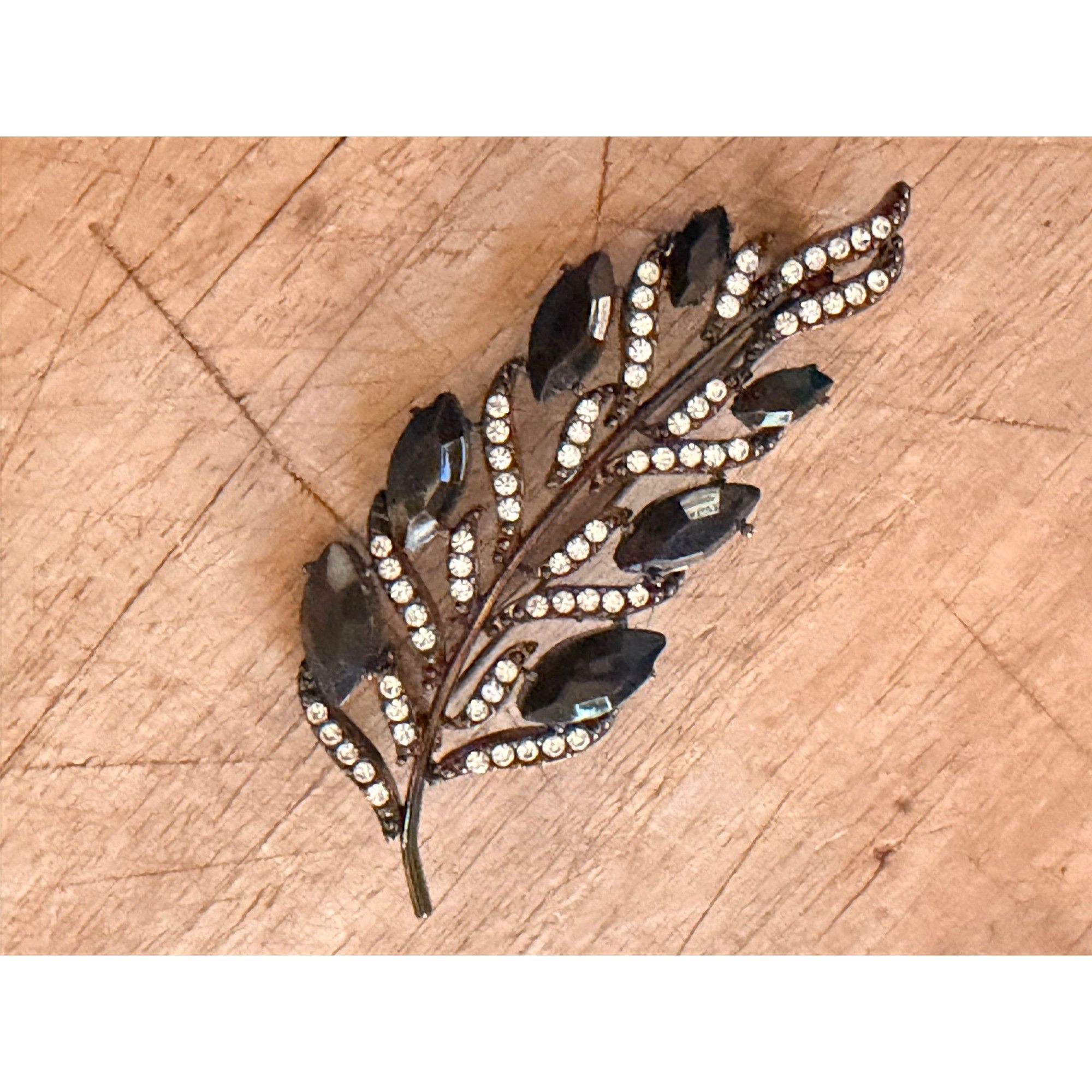Other Vintage Leaf Brooch Blackl Rhinestone Statement Pin brooch Size ONE SIZE - 7 Thumbnail