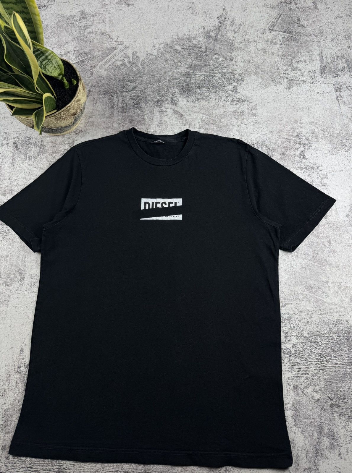 Diesel Diesel Center Logo Black Large Men’s Rap Merch Jersey Hip Hop USA Tee T Shirt Size US L / EU 52-54 / 3 - 3 Thumbnail