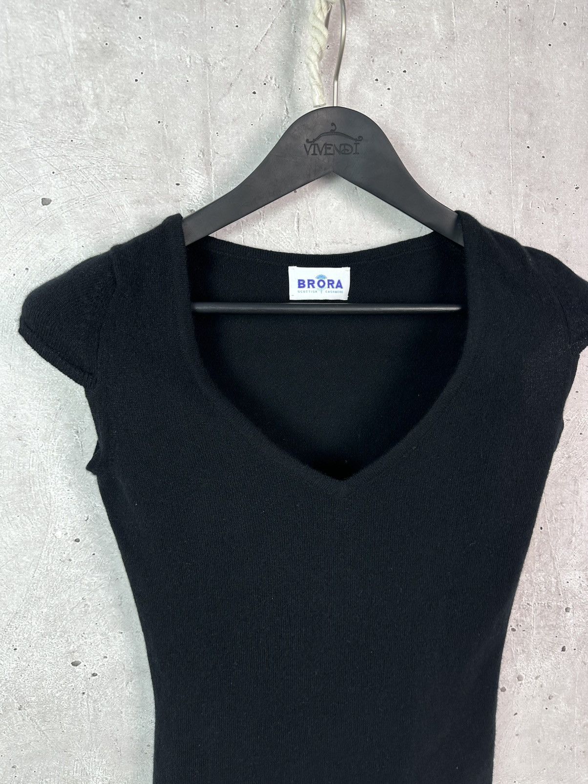 Other Brora Scottish Casmere Black V-neck Short Sleeve T-shirt Size M / US 6-8 / IT 42-44 - 2 Thumbnail