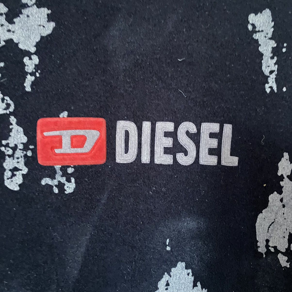 Diesel × Vintage Rare Vintage Diesel Long Sleeve Tee Centre Logo Y2K style Size US L / EU 52-54 / 3 - 4 Thumbnail