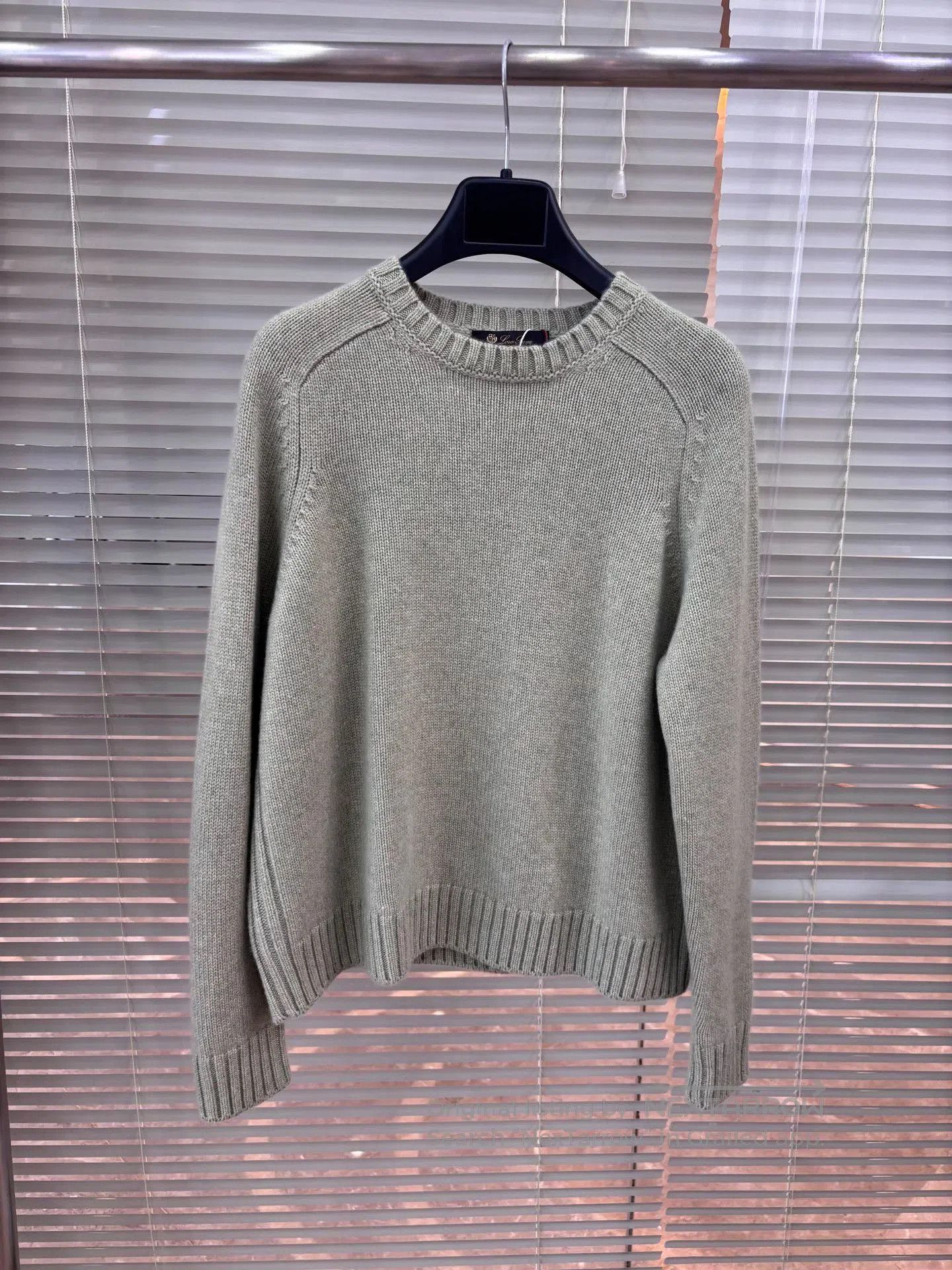 Loro Piana Loro Piana Women's Saddle Shoulder Sweater. Size XS / US 0-2 / IT 36-38 - 1 Thumbnail