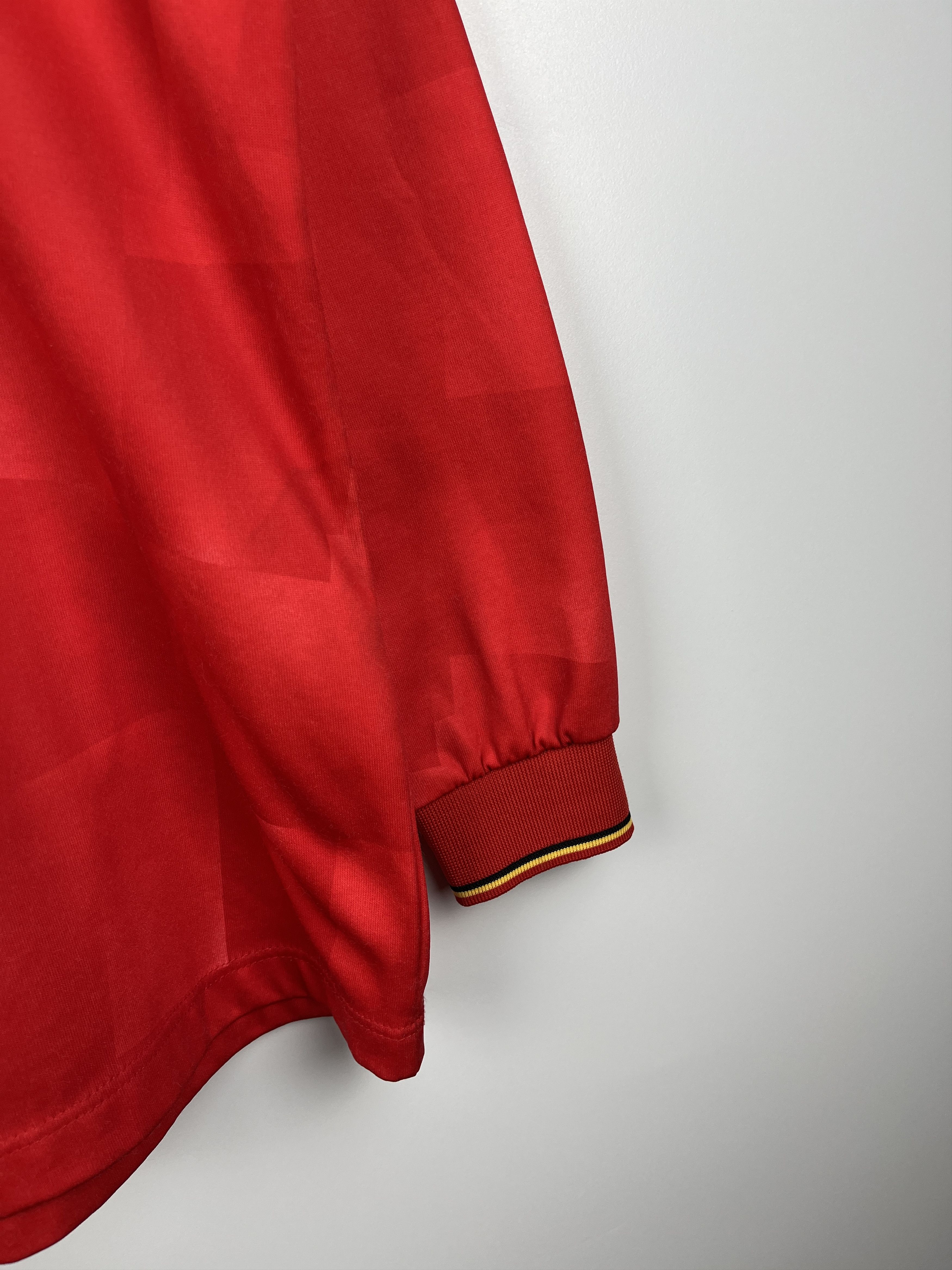 Diadora Vintage Diadora 1992-1994 Belgium Home # 6 Soccer Jersey Size US L / EU 52-54 / 3 - 7 Thumbnail
