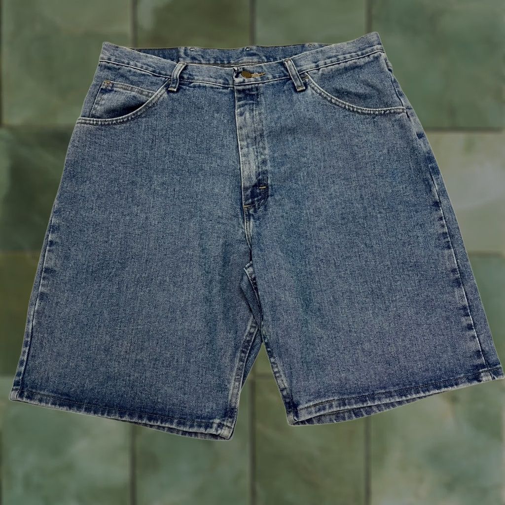 Wrangler Wrangler Denim Shorts Mens 36W 10L Blue Relaxed Fit Summer Zip Fly Size US 36 / EU 52 - 1 Thumbnail