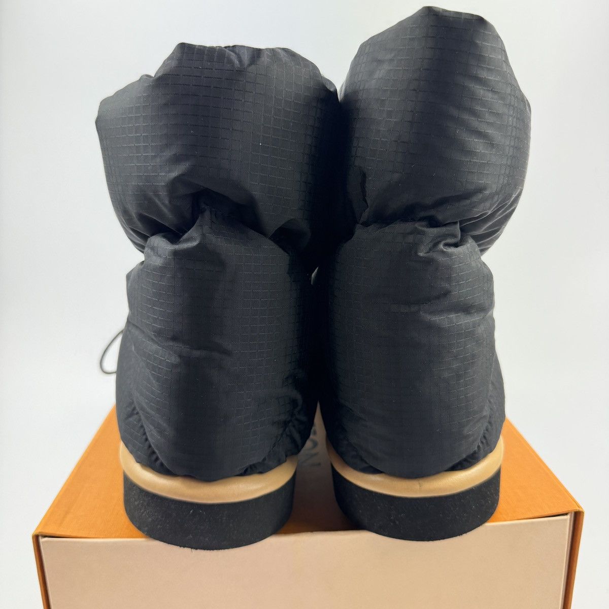 Louis Vuitton PILLOW COMFORT ANKLE BOOTS Size US 9 / EU 42 - 3 Thumbnail
