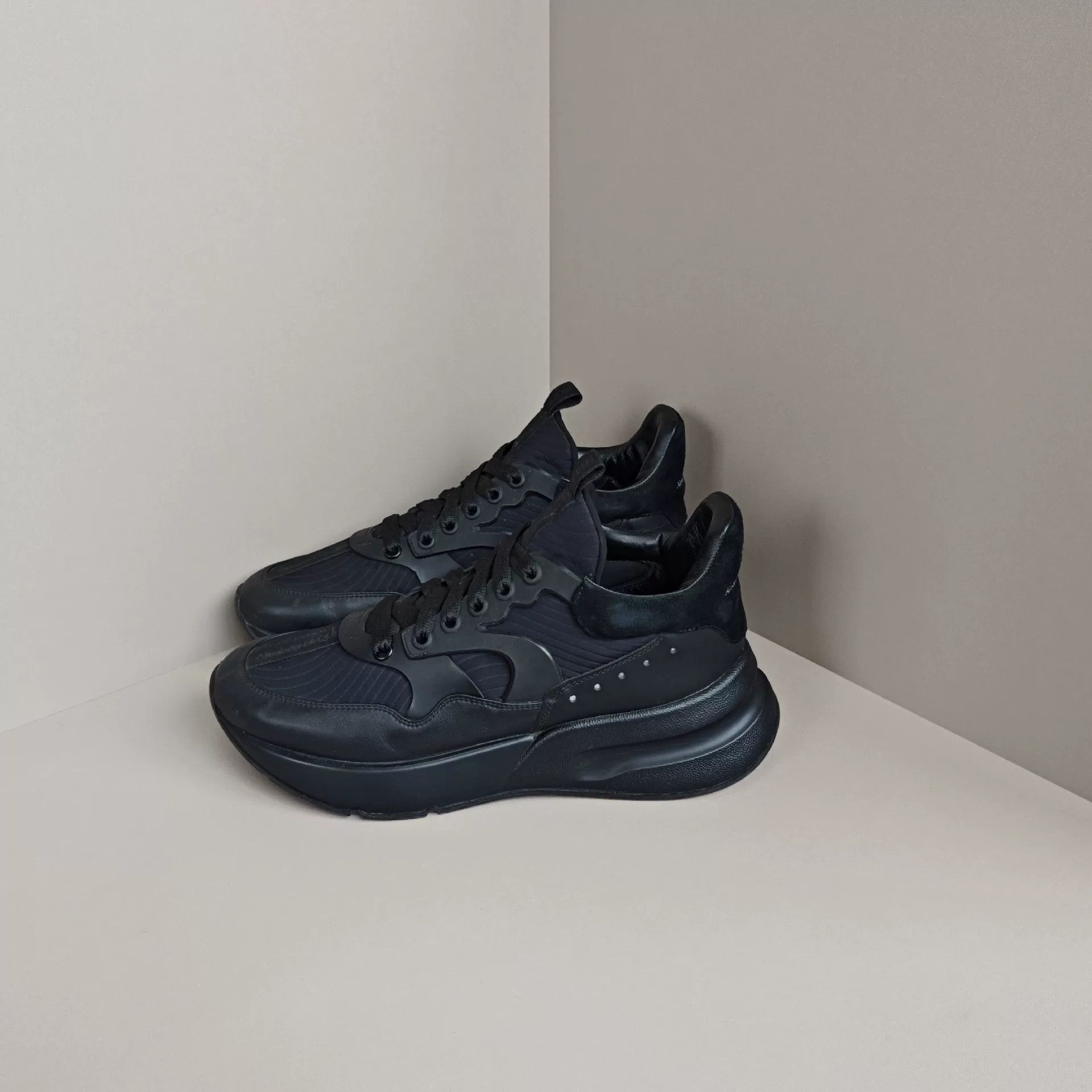 Alexander McQueen Alexander McQueen Running Lowtop Sneakers 10 Men Size US 10 / EU 43 - 1 Thumbnail