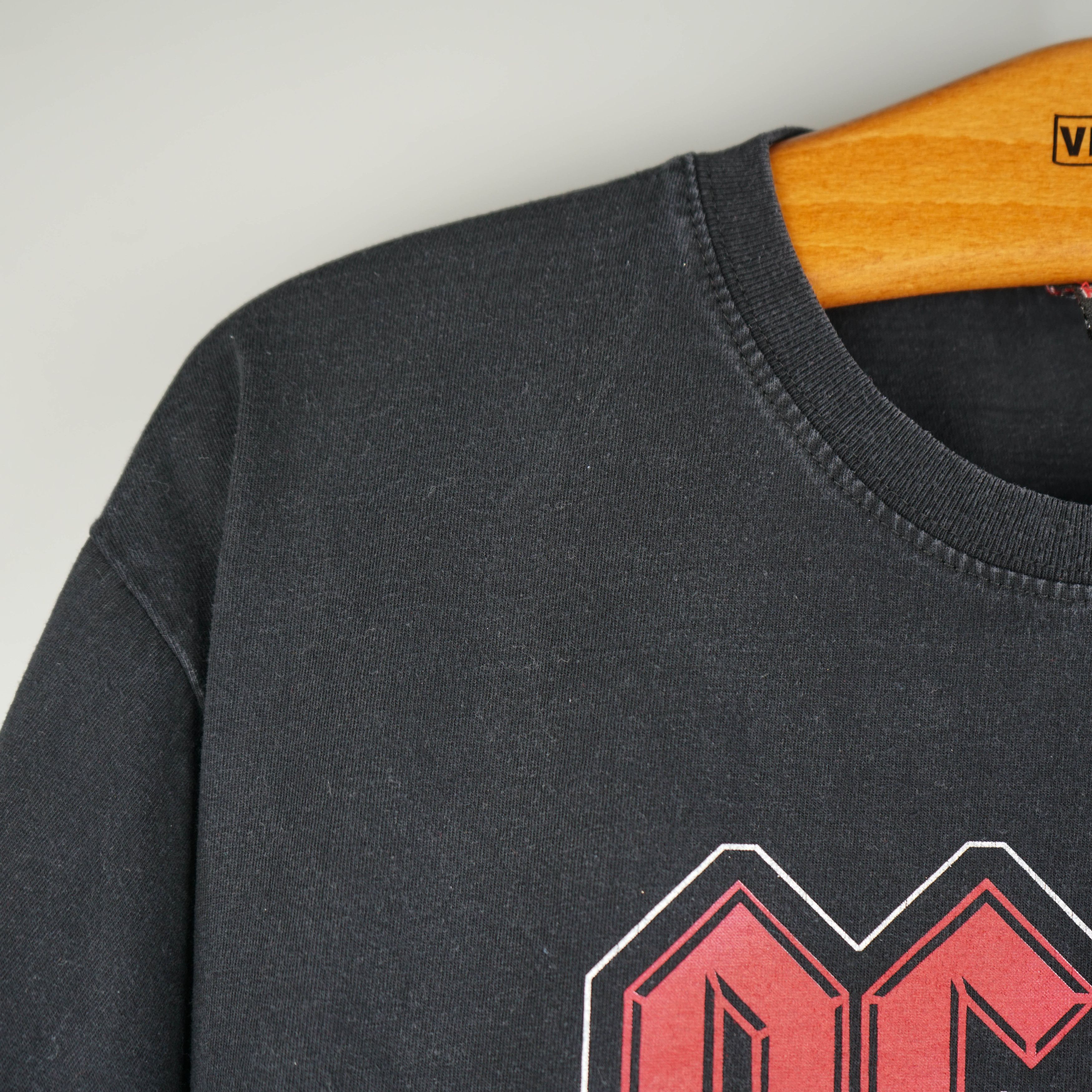 Band Tees × Vintage vintage 2009 ACDC Back In Black T-Shirt Size US XL / EU 56 / 4 - 3 Thumbnail