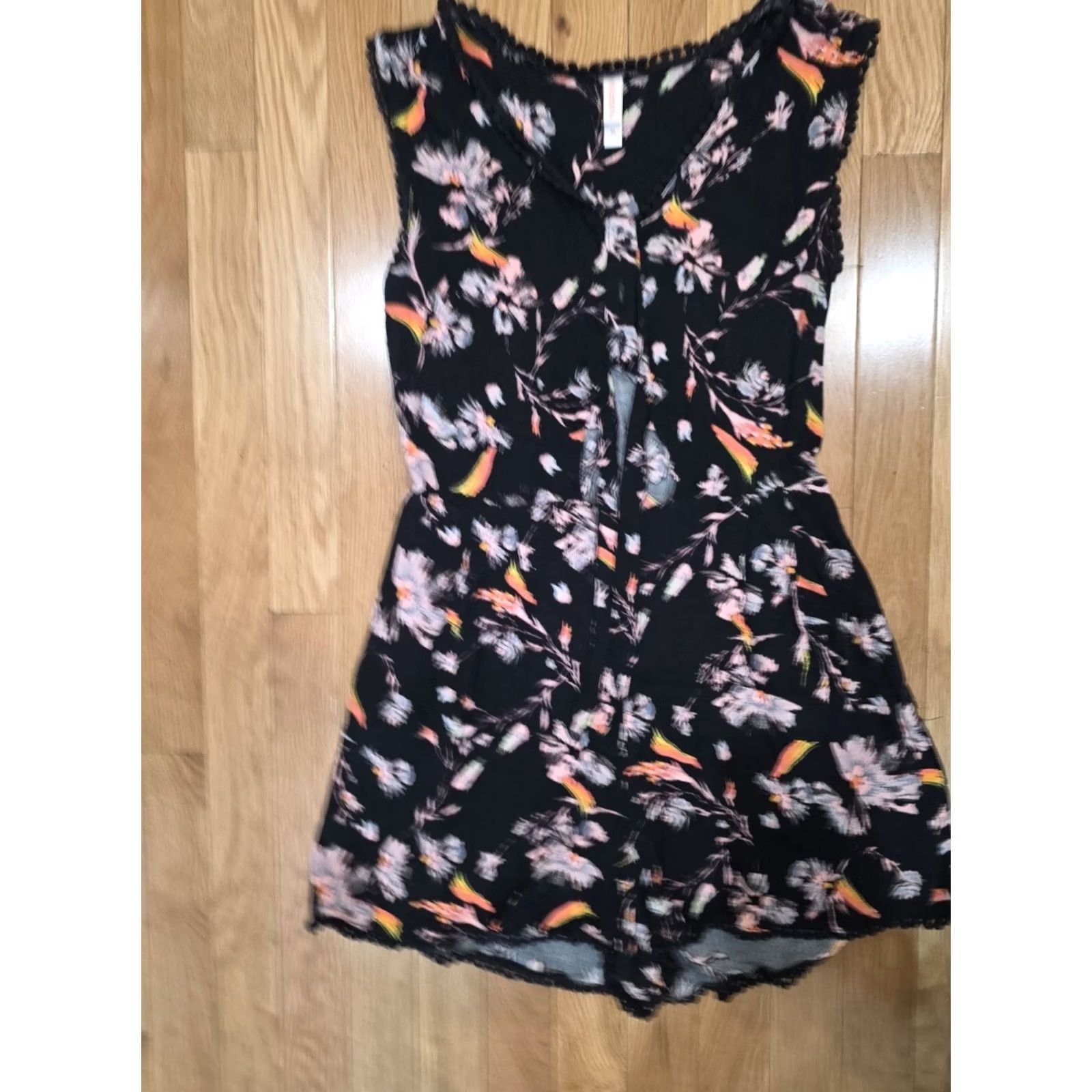Vintage Xhilaration Romper Size Medium Womens Sleeveless One-Piece Black Floral Rayon M Romper Size 32" / US 10 / IT 46 - 6 Thumbnail
