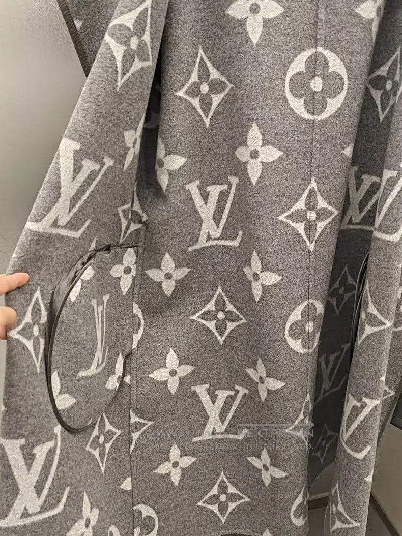 Louis Vuitton Louis Vuitton Gray full print big logo bathrobe coat Size M / US 6-8 / IT 42-44 - 8 Thumbnail