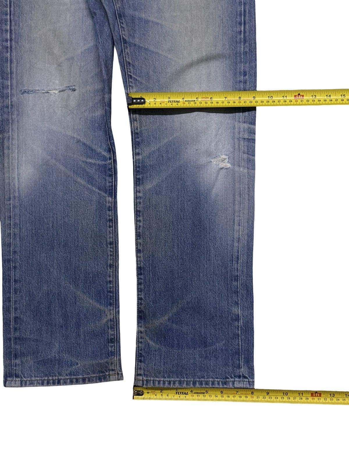 Uniqlo Vintage UNIQLO Japan Market Light Wash Distressed Denim W34 Size US 34 / EU 50 - 15 Thumbnail