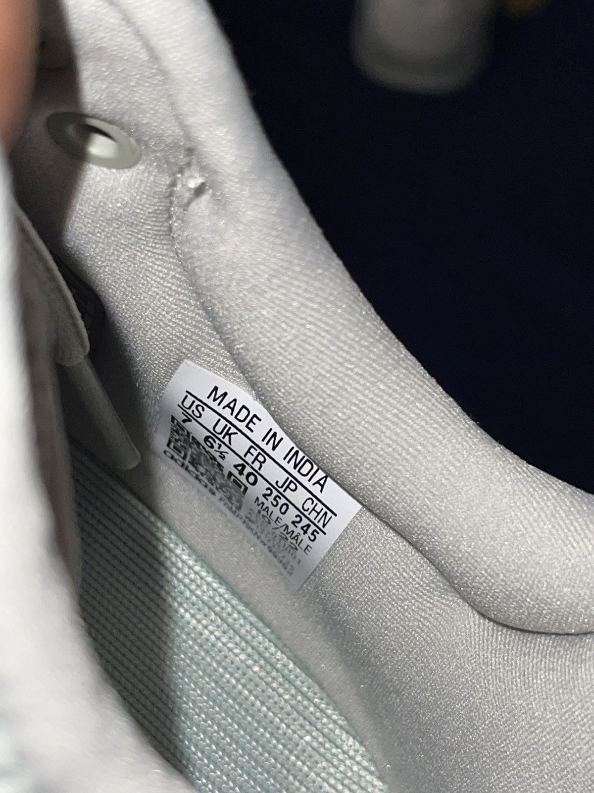 Adidas × Kanye West Yeezy 700 ‘Salt’ Size US 7 / EU 40 - 4 Thumbnail
