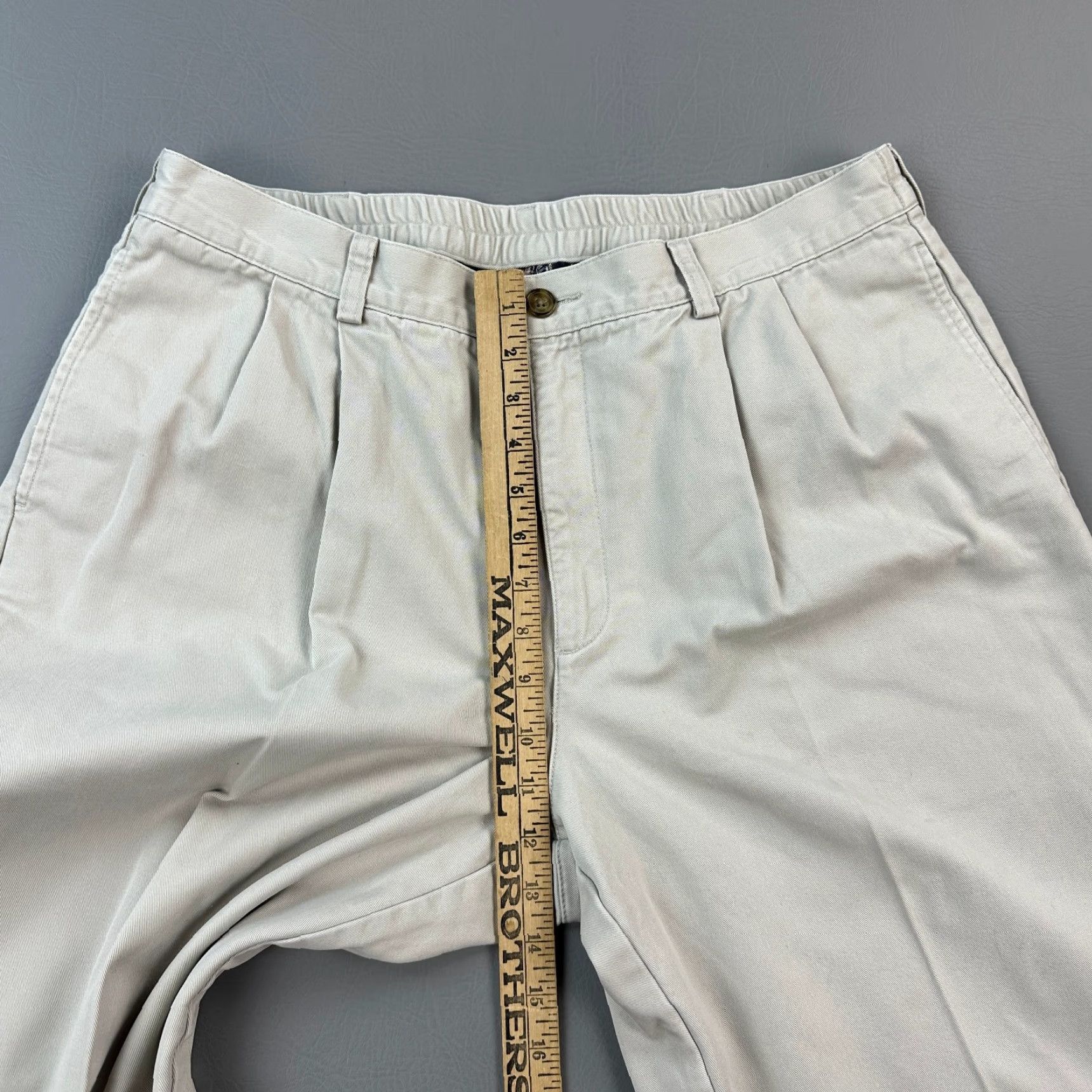 Vintage VINTAGE LL Bean Pants Mens 37x32 37x31 Double L Flannel Lined Pleated Comfort Waist Chino Beige Regular Mens Size US 37 - 6 Thumbnail