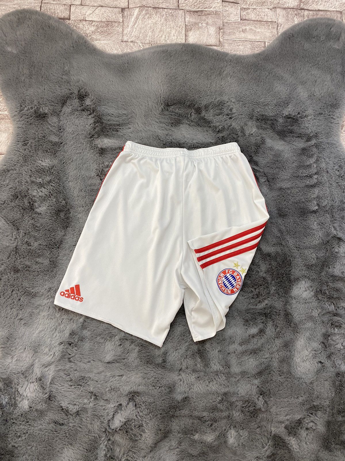 Adidas × Vintage BAYERN MUNICH 2015 2016 HOME SOCCER SHORTS ADIDAS Size US 31 - 8 Thumbnail