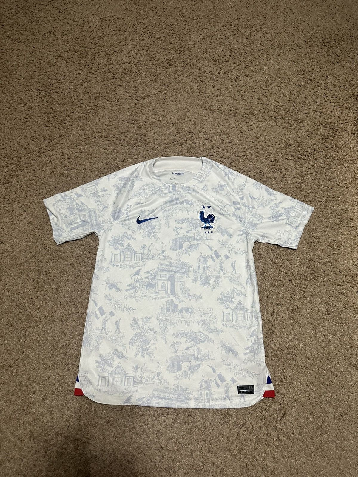 Nike 2022 Nike France white away soccer Jersey Size Medium Size US M / EU 48-50 / 2 - 1 Thumbnail