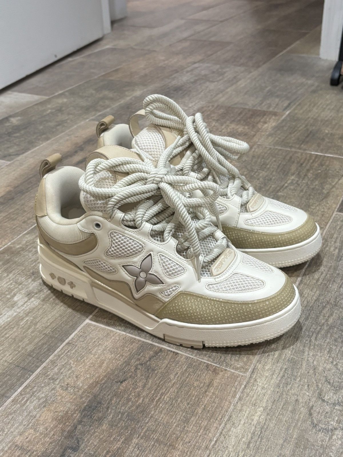 Louis Vuitton Beige and White Skate Sneakers Size US 9 / EU 42 - 2 Thumbnail