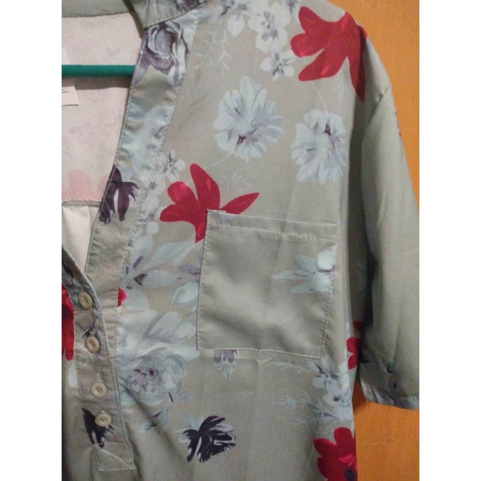Vintage Grays Women's Open Neck XL Floral Print Gray Collar Short Sleeve Shirt 50/50 44" Chest Button-Up Womens XL Gray Floral Print Shirt Size XL / US 12-14 / IT 48-50 - 3 Thumbnail