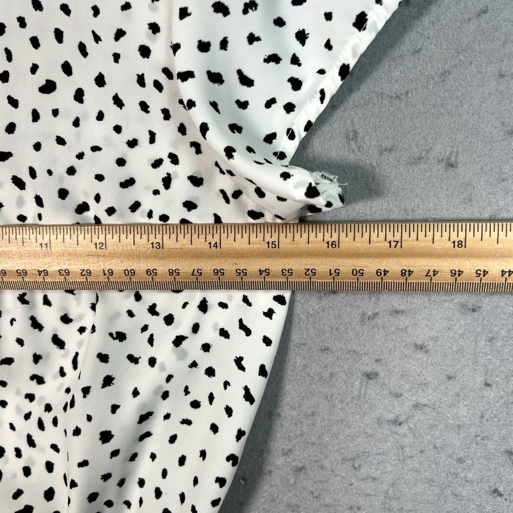 Vintage VINTAGE Kimchi Blue V-Neck Button-Down Midi Dress XS Animal Print White Short Sleeve Women Size XS / US 0-2 / IT 36-38 - 2 Thumbnail