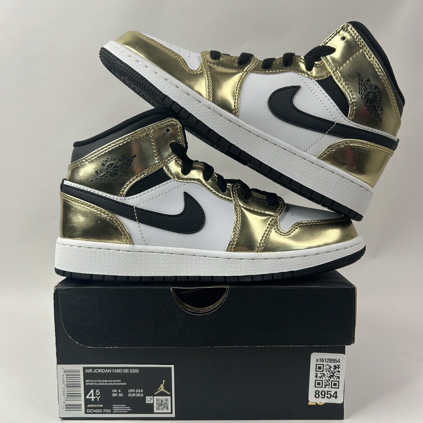 Nike Nike Air Jordan 1 Retro Mid SE “Metallic Gold” 2024 Size US 6 / IT 36 - 1 Thumbnail