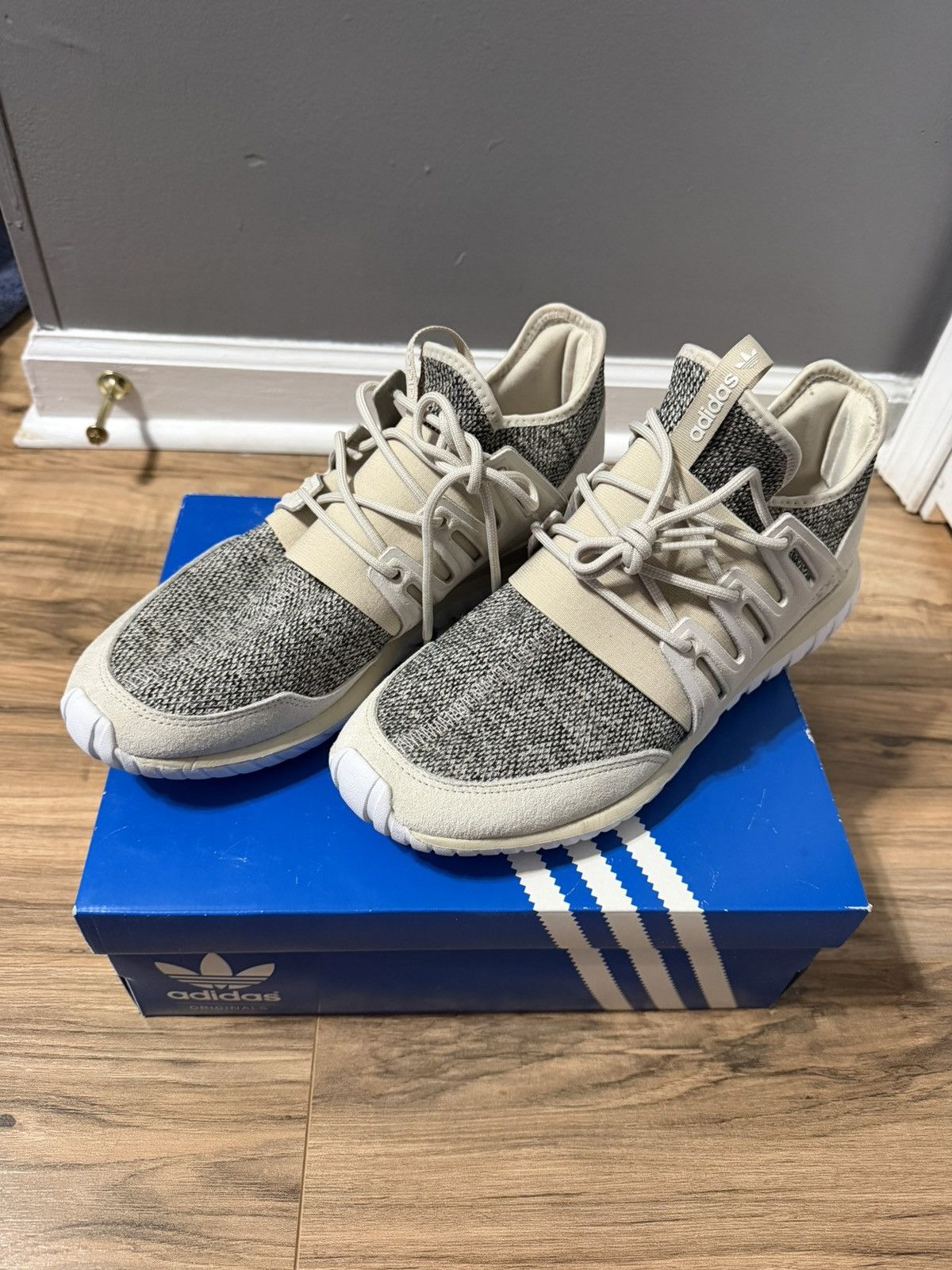 Adidas Adidas Tubular Radial Size US 10 / EU 43 - 2 Thumbnail