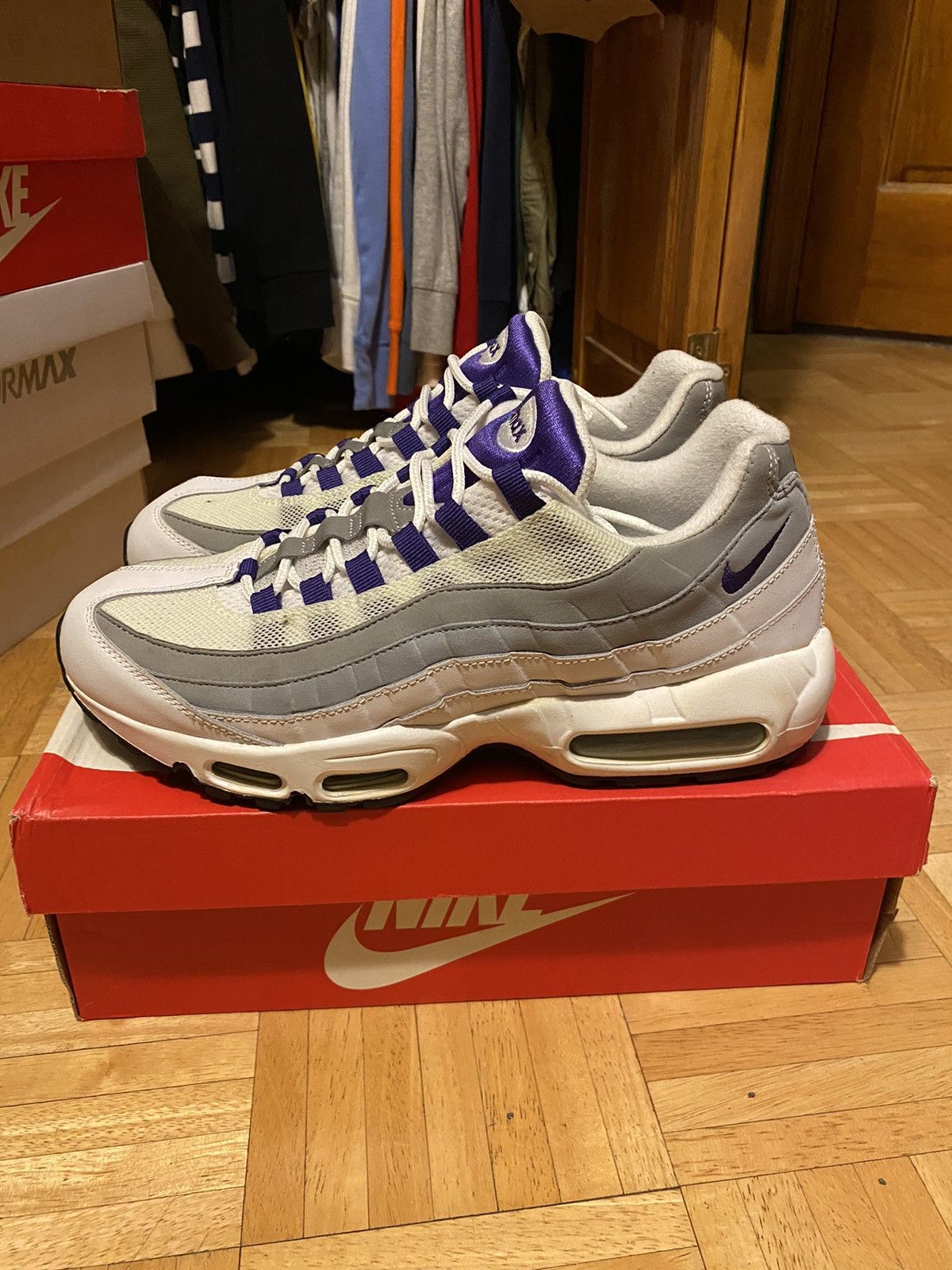 Nike Nike Air Max 95 WMNS Grape 2015 Size US 10.5 / EU 43-44 - 2 Thumbnail