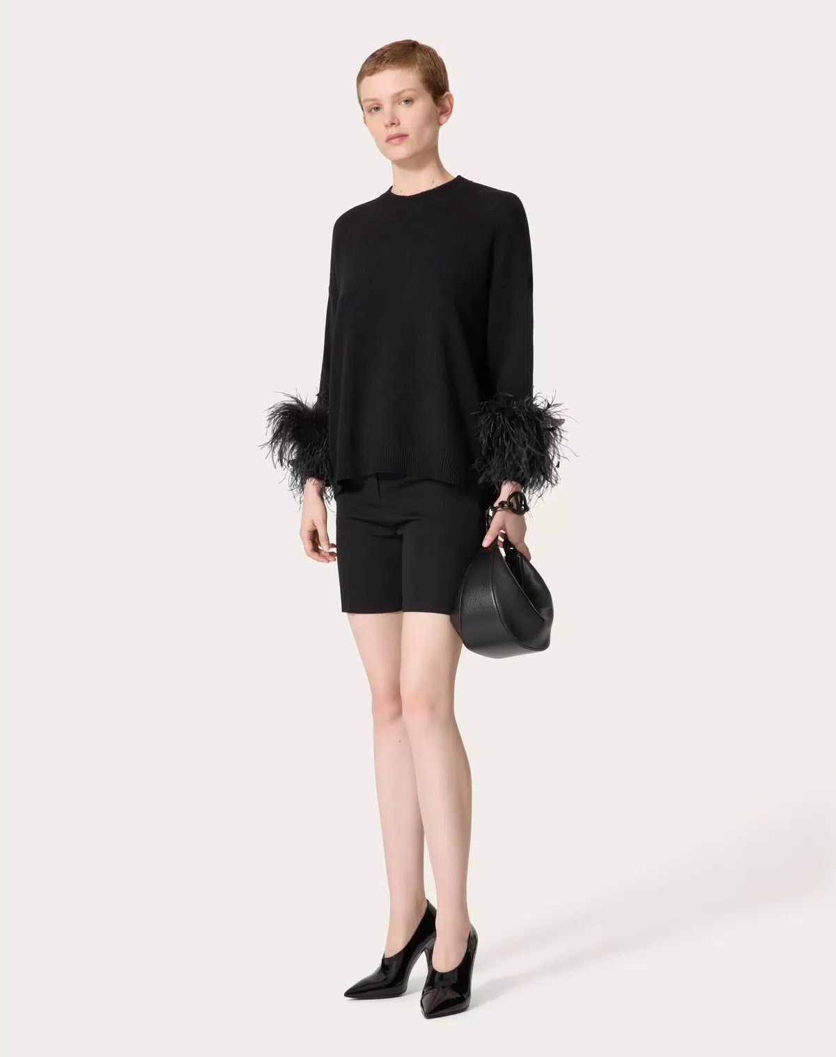 Valentino o1s1wg110426 Grisaille Bermuda Shorts in Nero Size 25" / US 0 / IT 36 - 3 Thumbnail