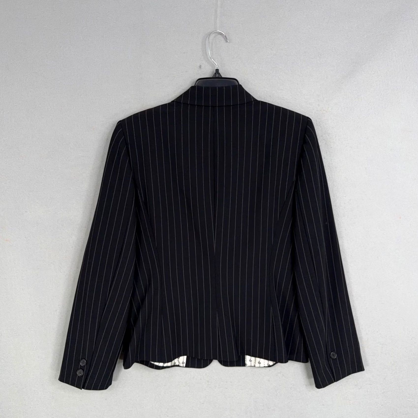 Vintage Tahari Blazer Womens 10 Black Pinstripe Wool Silk Professional Career Office Blazer Women Formal Workwear Mens? Size L / US 10 / IT 46 - 5 Thumbnail