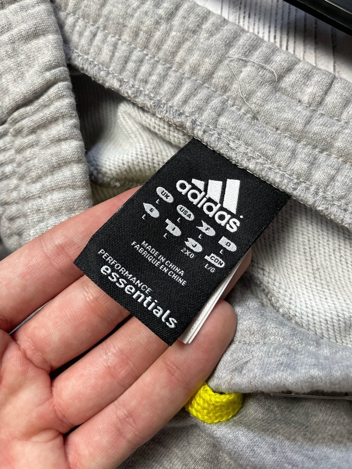 Vintage Vintage adidas essentials performance tracksuit size L Size US L / EU 52-54 / 3 - 8 Thumbnail