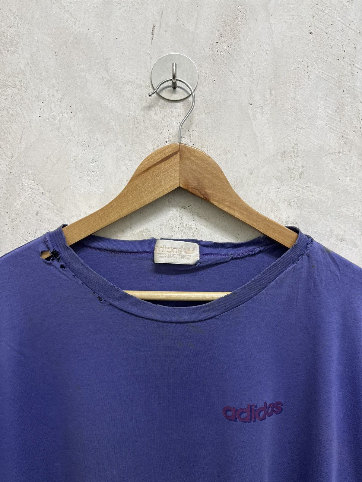 Adidas Vintage 90’s Distressed Adidas Descente Trefoil Thrashed Tee Size US M / EU 48-50 / 2 - 6 Thumbnail