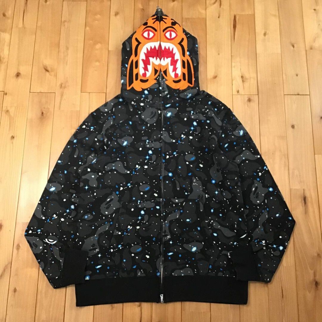 APE BAPE  KAWS SPACE CAMO TIGER シャークパーカー A BATHING APE アベイシングエイプ Space Camo Tiger Full Zip