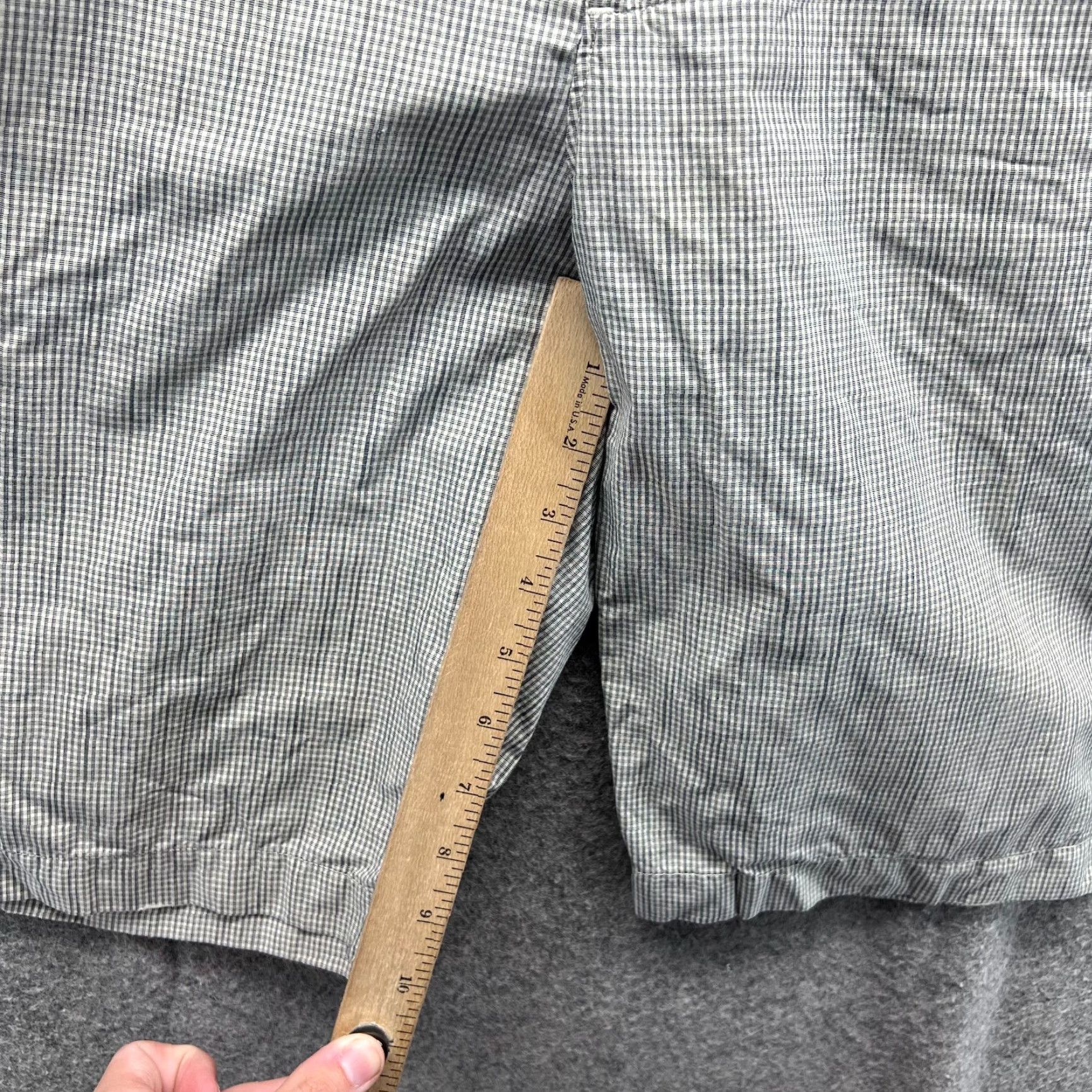 J.Crew Vintage J. Crew Shorts Mens 34 Gray Chino Flat Front Seersucker Cotton Preppy Straight Pocket Mens Shorts Slim Fit Casual Business Travel S23 Size US 34 / EU 50 - 6 Thumbnail