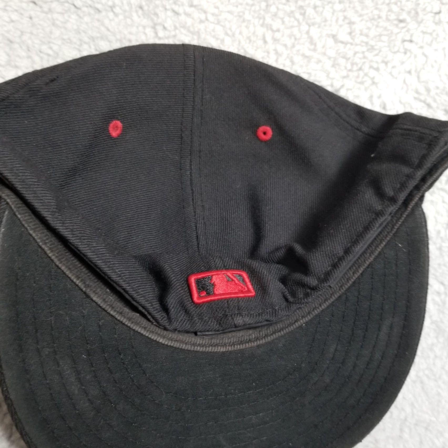 New Era VINTAGE Seattle Mariners Hat Red Black Size 8 New Era Baseball Cap Men Sports Logo Size ONE SIZE - 7 Thumbnail