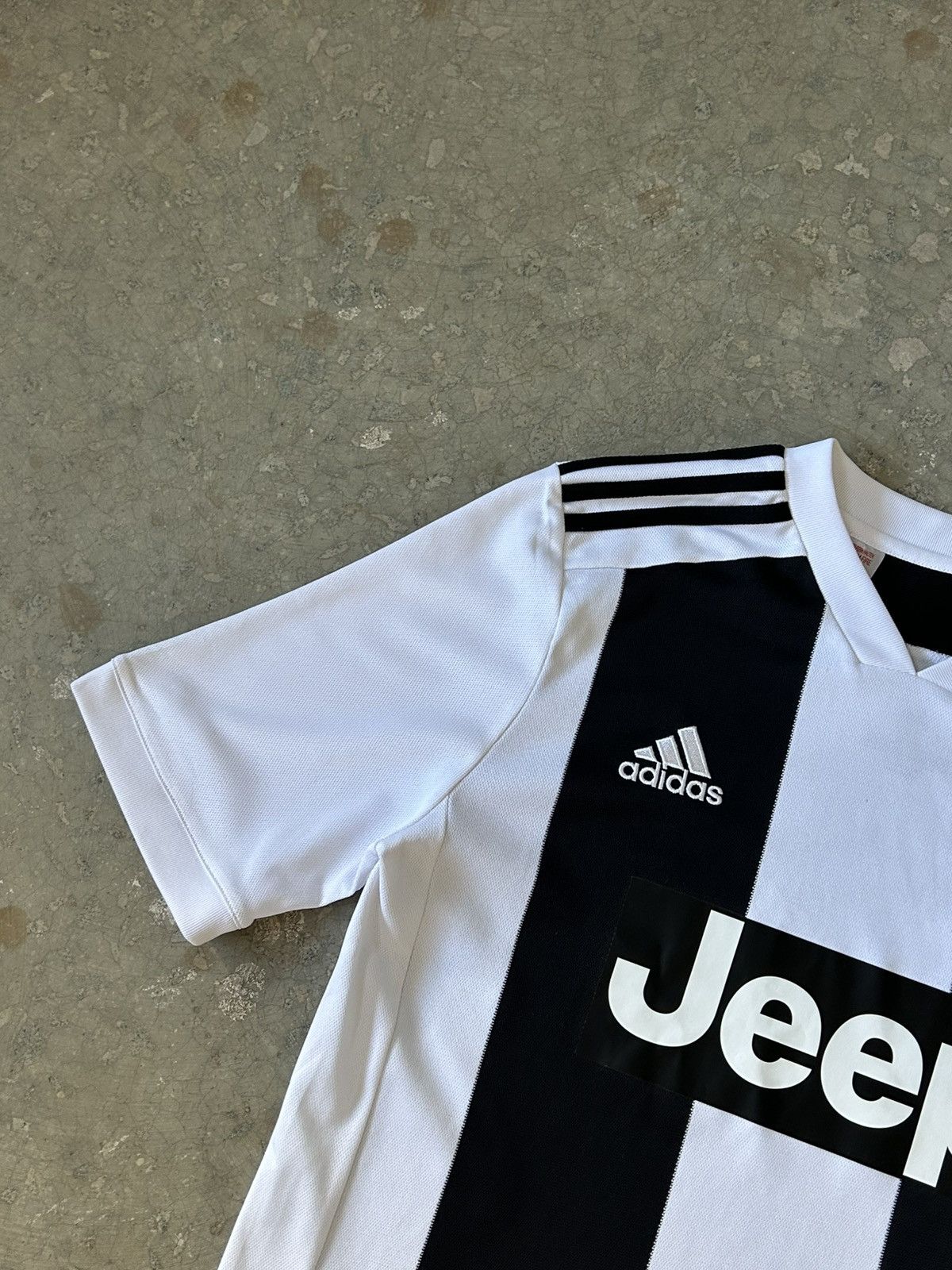 Adidas Adidas Juventus 2018/19 Home Soccer Jersey Black/White Size US S / EU 44-46 / 1 - 7 Thumbnail