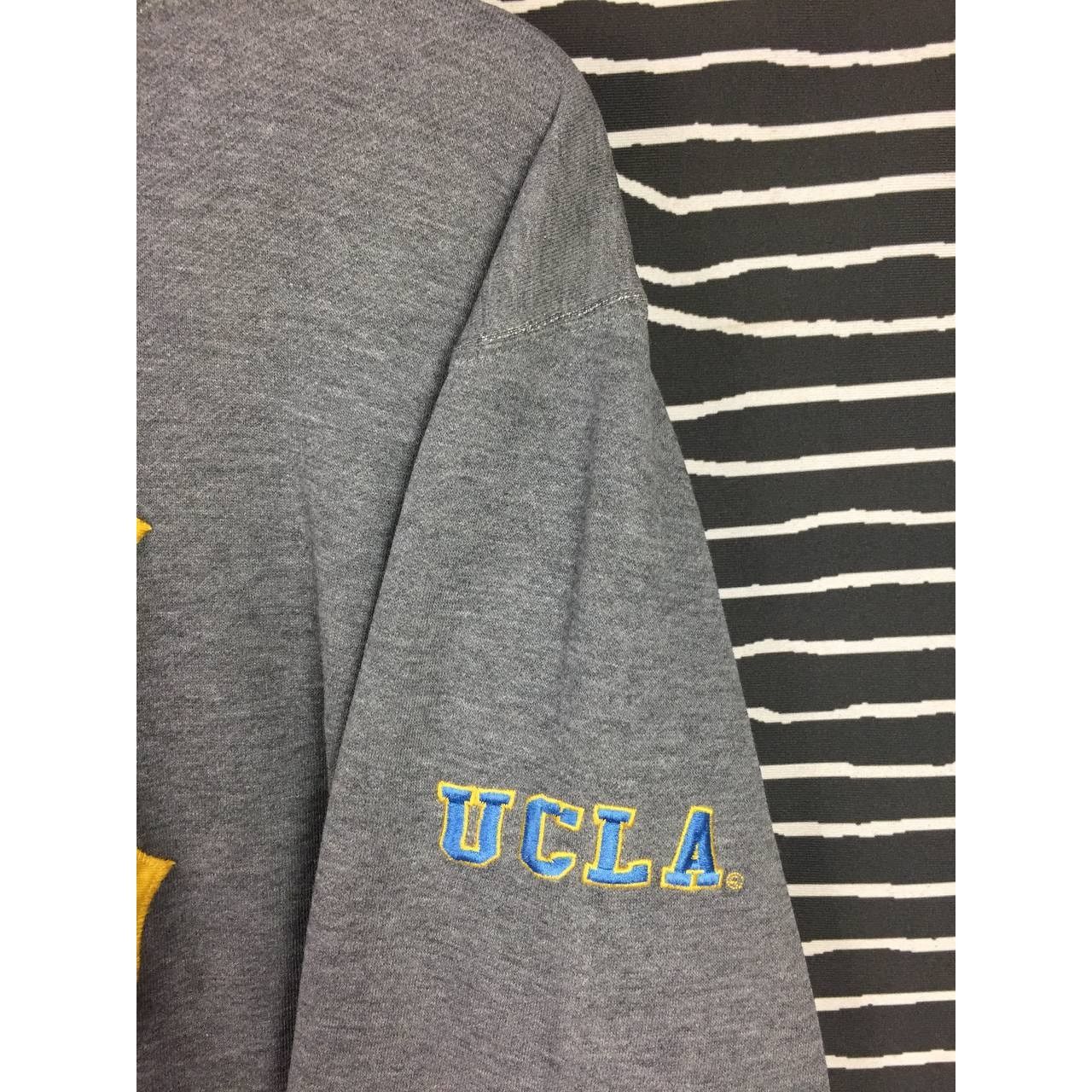Vintage Vtg UCLA Bruins Big Logo University Of California Hoodie Size US L / EU 52-54 / 3 - 5 Thumbnail