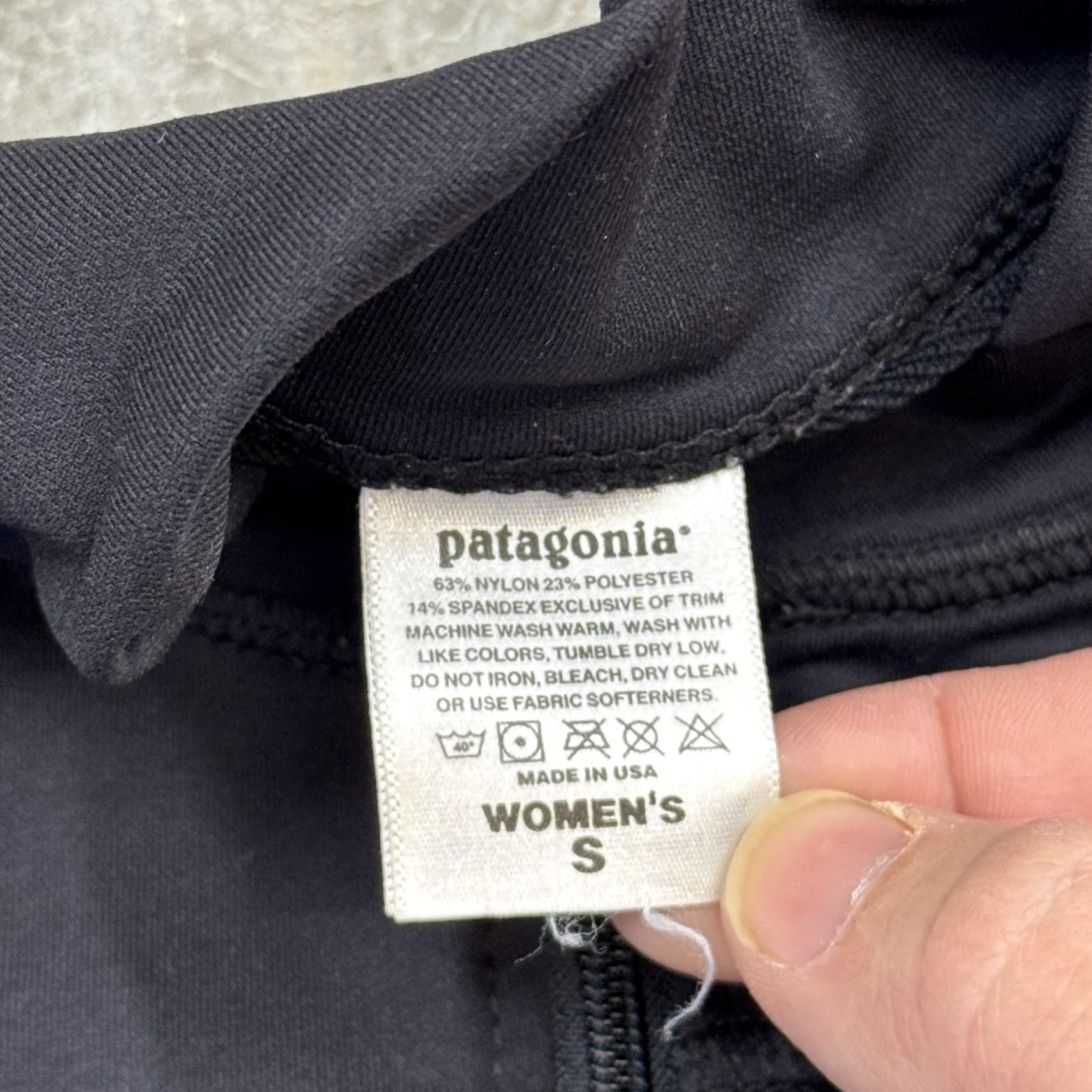 Patagonia Patagonia Jacket Womens Small Black Gray Full Zip Athletic Thumb Holes Made USA Size S / US 4 / IT 40 - 2 Thumbnail