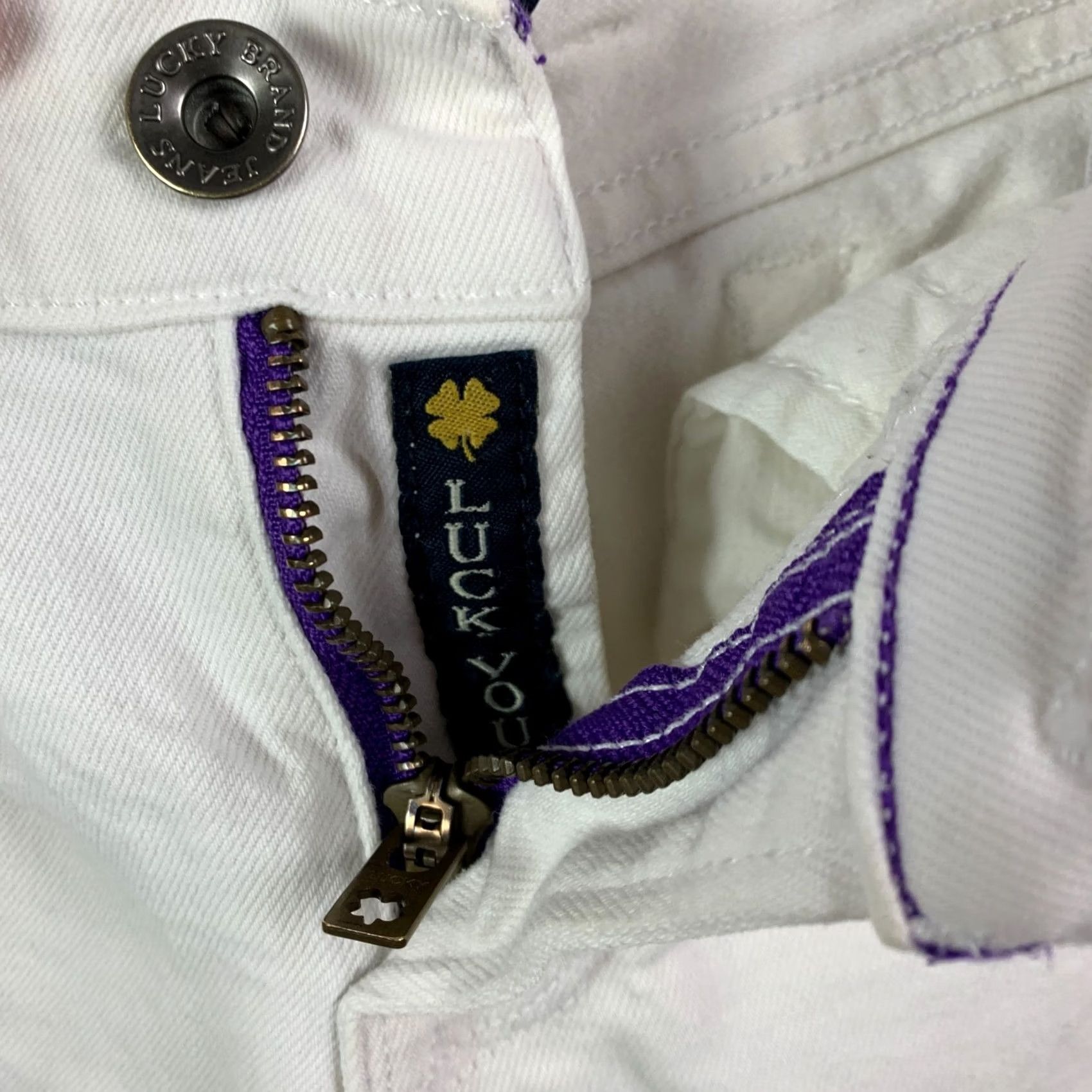 Lucky Brand Lucky Brand White Brigitte Bermuda Shorts 4/27 Women Shorts 29in Waist 12in Inseam White Cotton Spandex Pockets 70s Pedal Pusher Casual Size 27" / US 4 / IT 40 - 4 Thumbnail