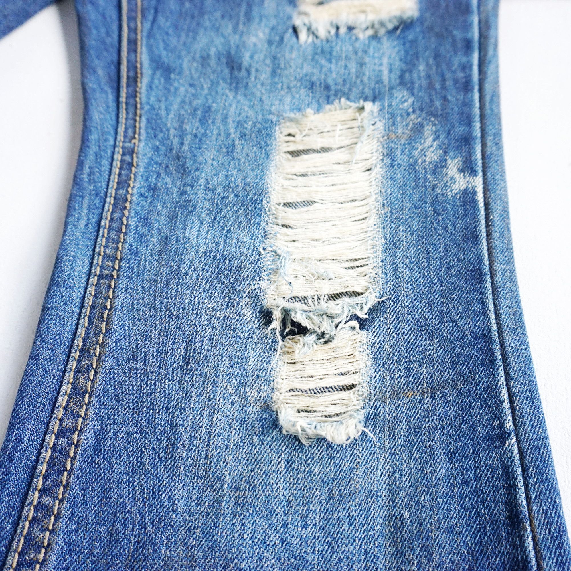 Japanese Brand Low Rise Ripped Dirty Look Flare Jeans Japanese Brand Size 27" / US 4 / IT 40 - 6 Thumbnail