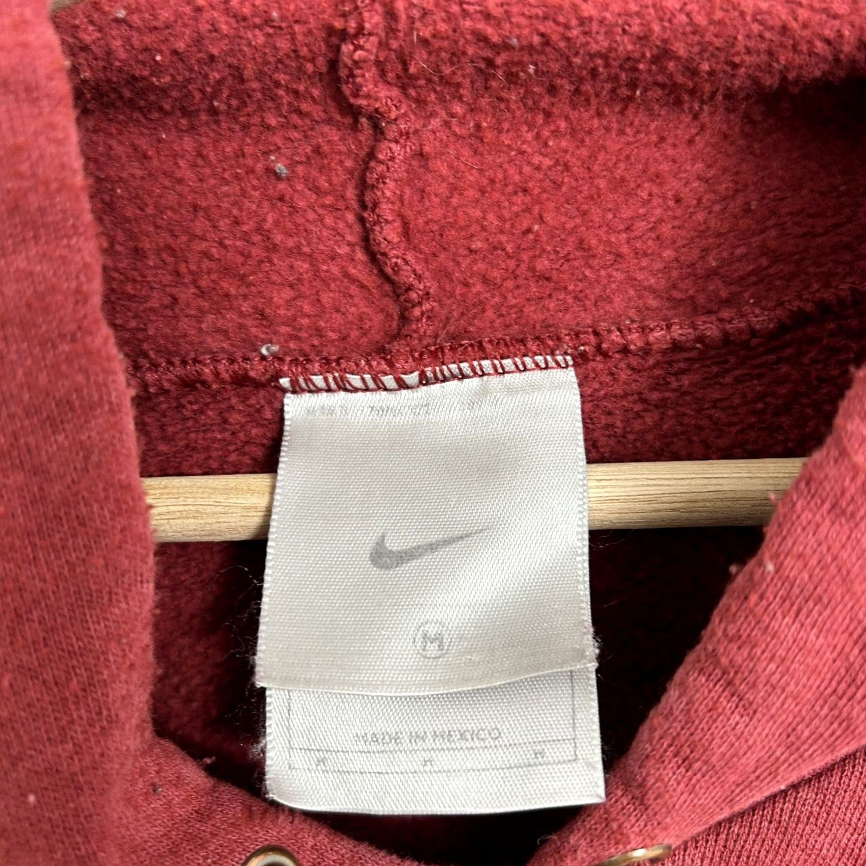 Nike VINTAGE Nike Center Swoosh Hoodie Burgundy Fleece Sweatshirt Men’s Medium 90s Hip Hop Retro Streetwear Sportswear Size US M / EU 48-50 / 2 - 6 Thumbnail