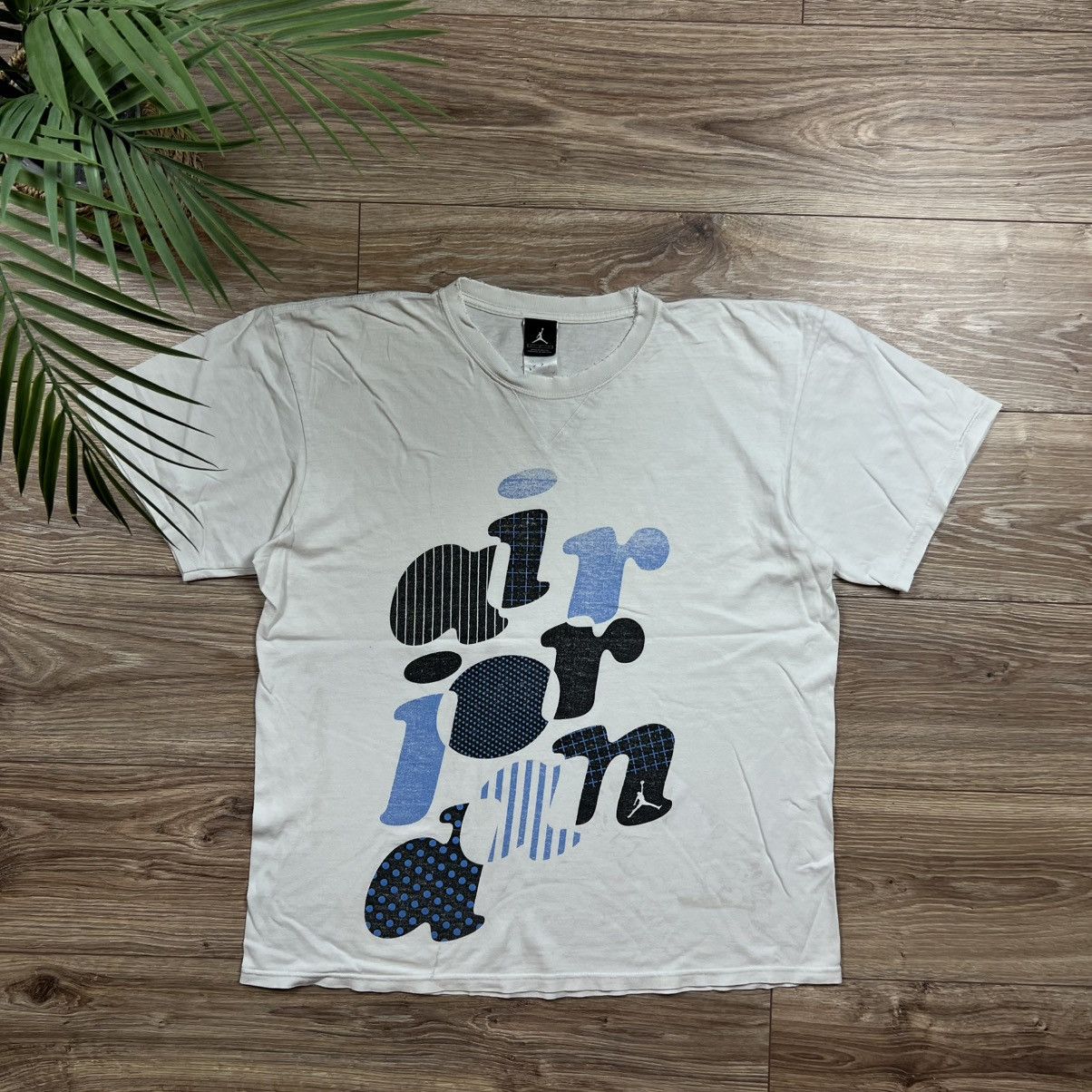 Nike 90s Nike Air Jordan Vintage Big Logo Retro Tee T-Shirt Size US L / EU 52-54 / 3 - 1 Thumbnail