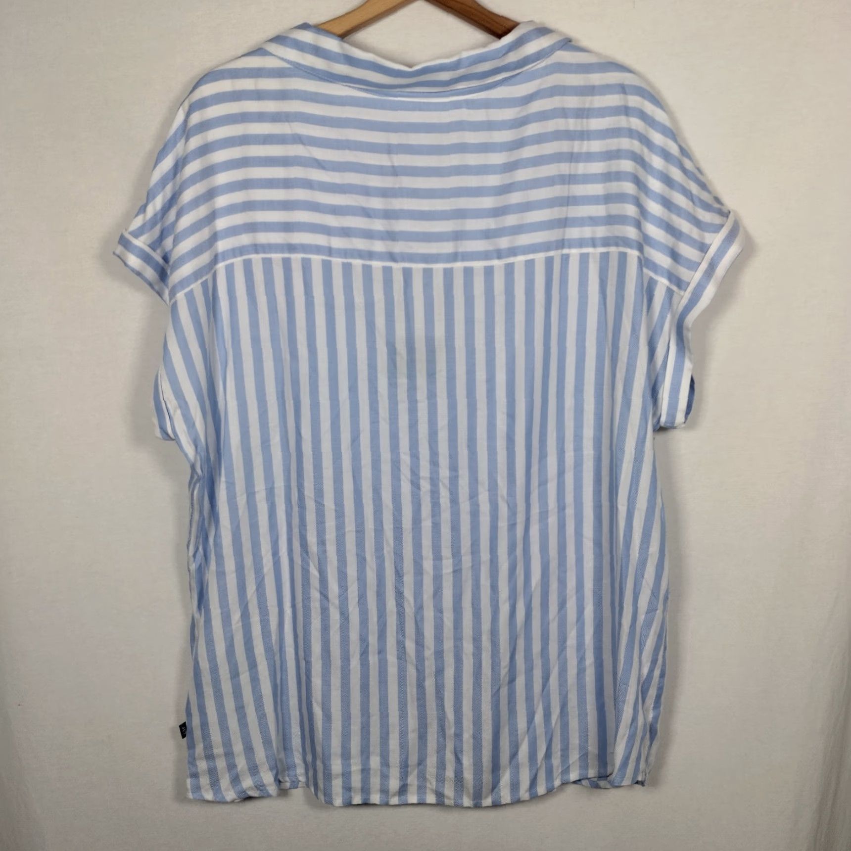 Gap VINTAGE Gap Women's Blouse Shirt XL Short Sleeve Lightweight Blue White Stripe V-Neck Casual Beach Coastal Size XL / US 12-14 / IT 48-50 - 2 Thumbnail