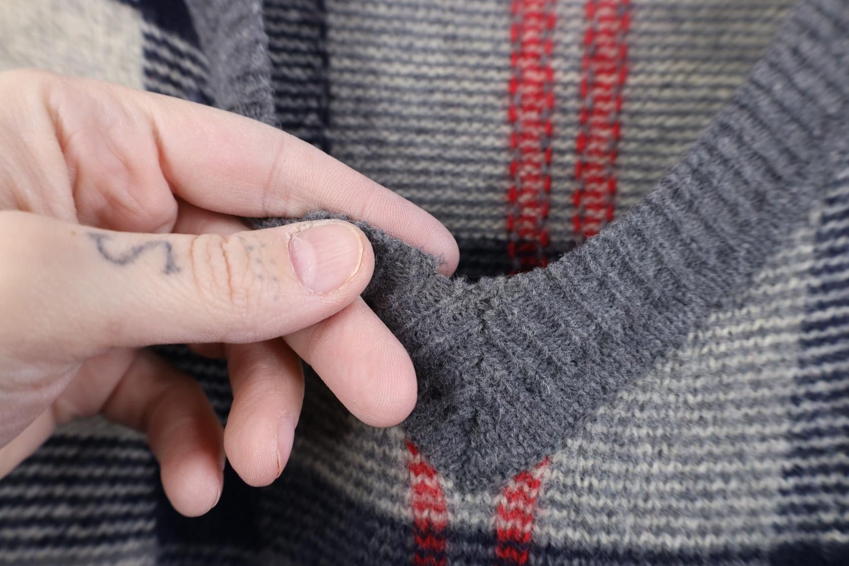 Nautica Vintage 90s Nautica Wool Knit V-Neck Sweater Checkered Plaid Size US XL / EU 56 / 4 - 4 Thumbnail