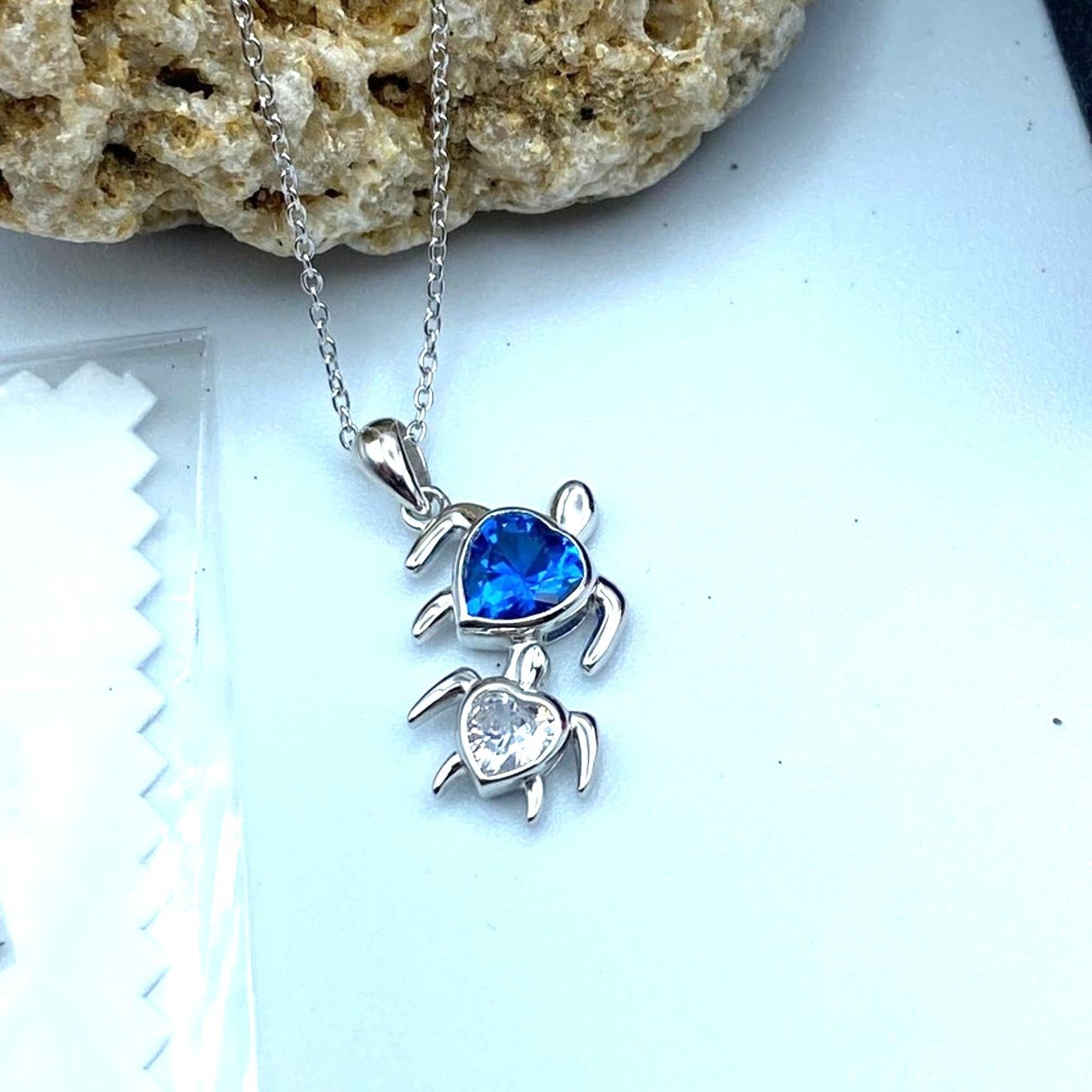 The Unbranded Brand Sterling Silver Mom and Baby Turtle CZ Heart Necklace Size ONE SIZE - 4 Thumbnail