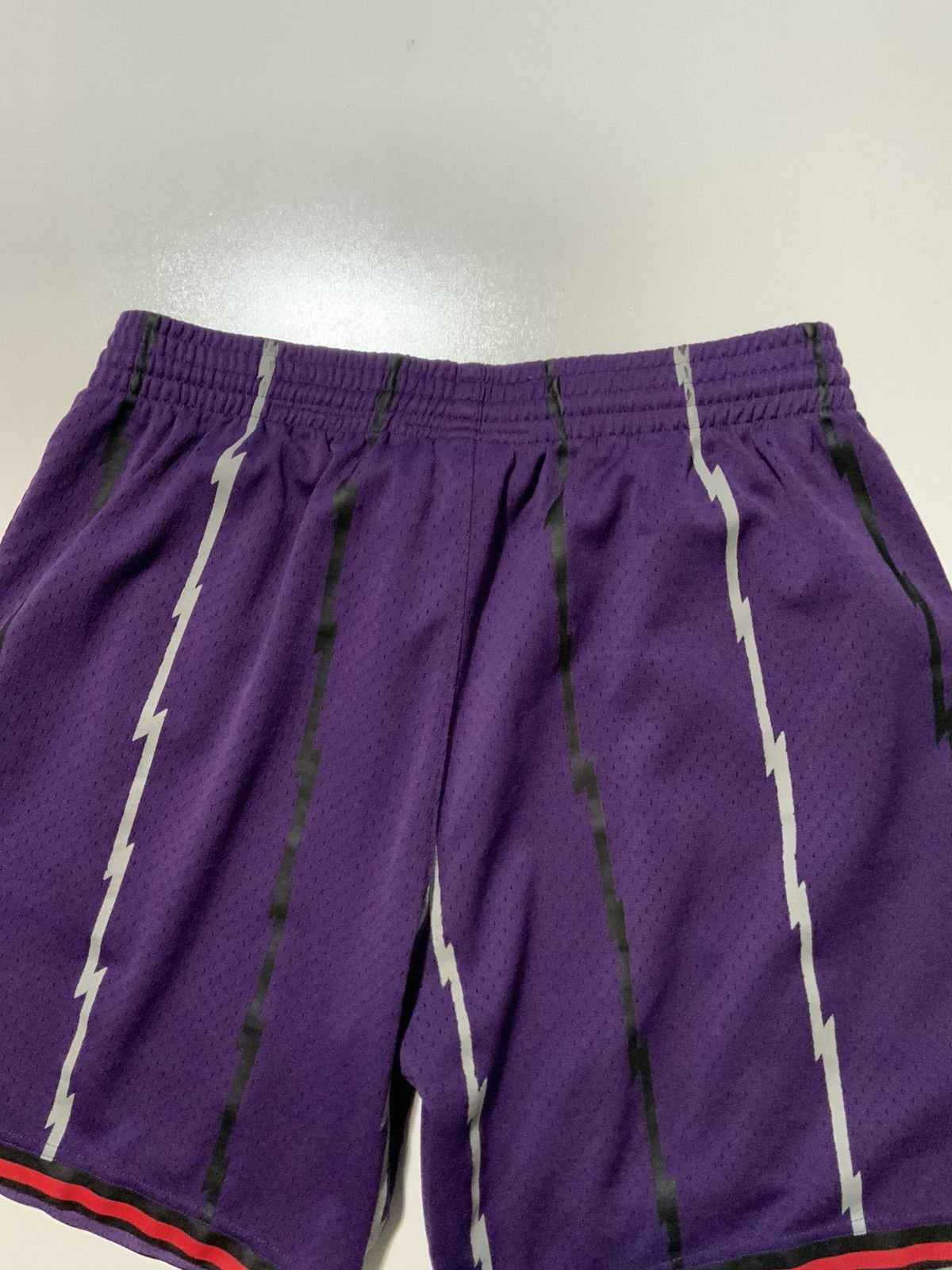 Mitchell & Ness × NBA Mitchell Ness Hardwood Classics 1998 Toronto Raptors Shorts Size US 36 / EU 52 - 10 Thumbnail