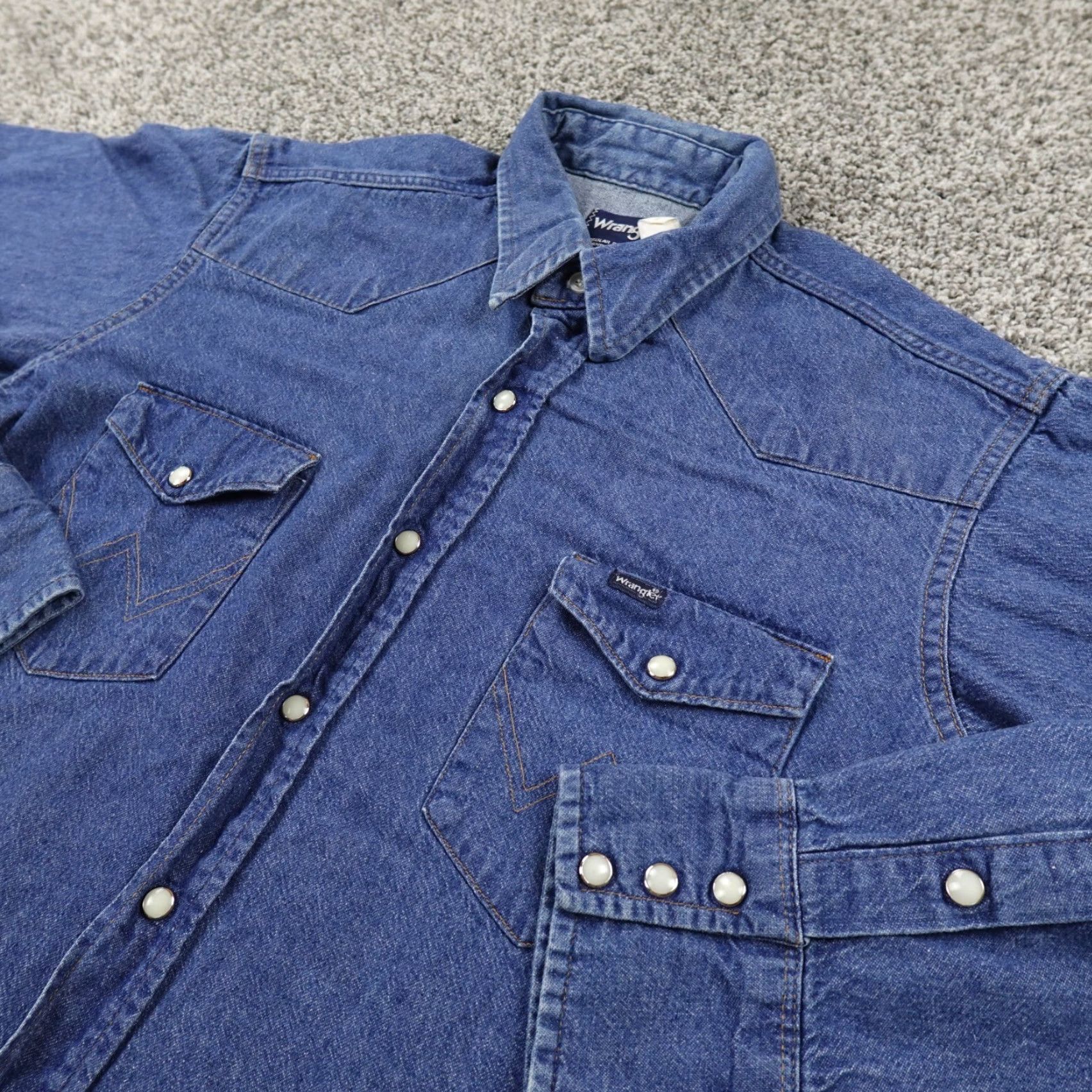 Wrangler VINTAGE Wrangler Shirt Mens 16.5 Blue Denim Pearl Snap Sanforized Western Cowboy USA ShirtMensDenimBluePearlSnapSanforizedVintageWrangler Size US XL / EU 56 / 4 - 2 Thumbnail