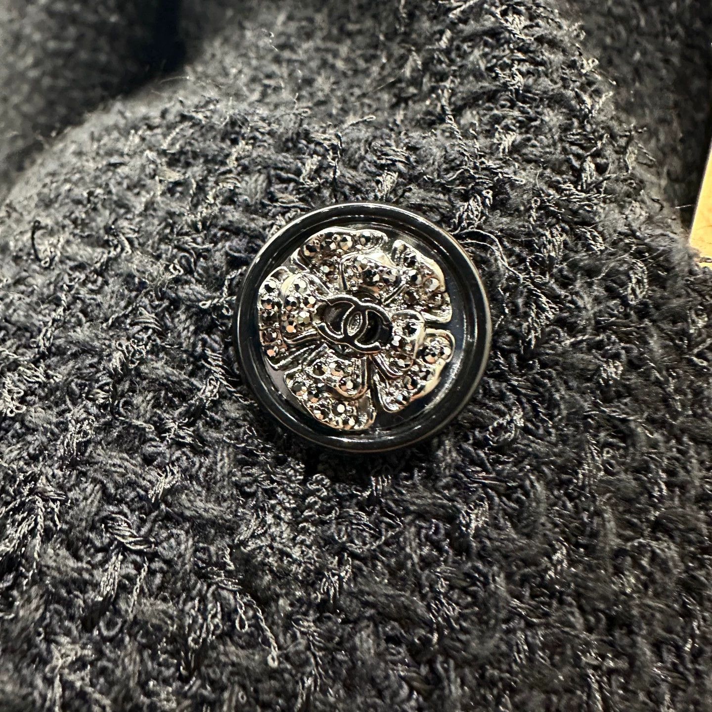 Chanel Chanel Camellia Crystal Button Tweed Jacket Size 36 apr468 Size XS / US 0-2 / IT 36-38 - 7 Thumbnail